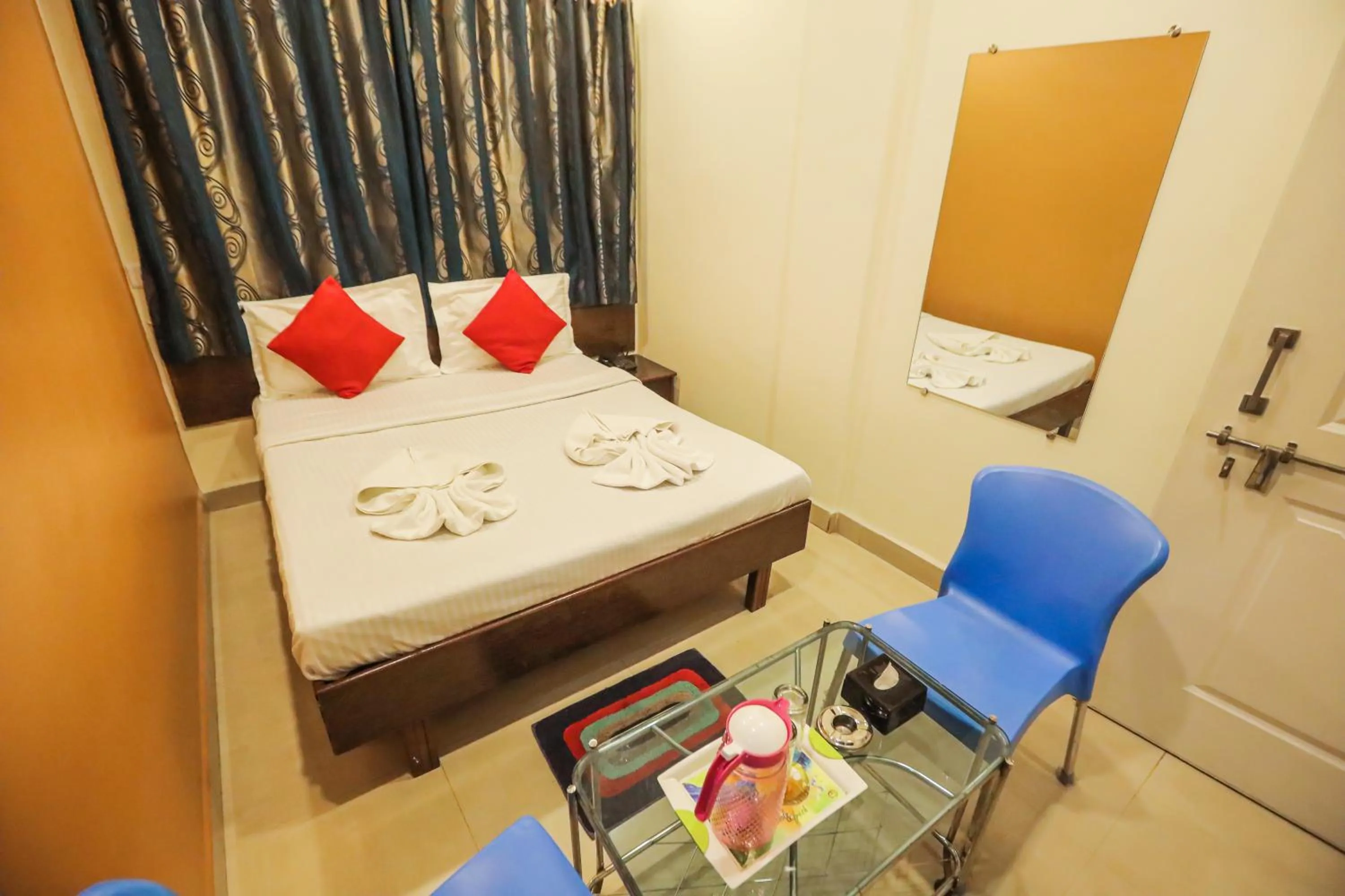 Bedroom, Bed in Hotel Sai Niwas