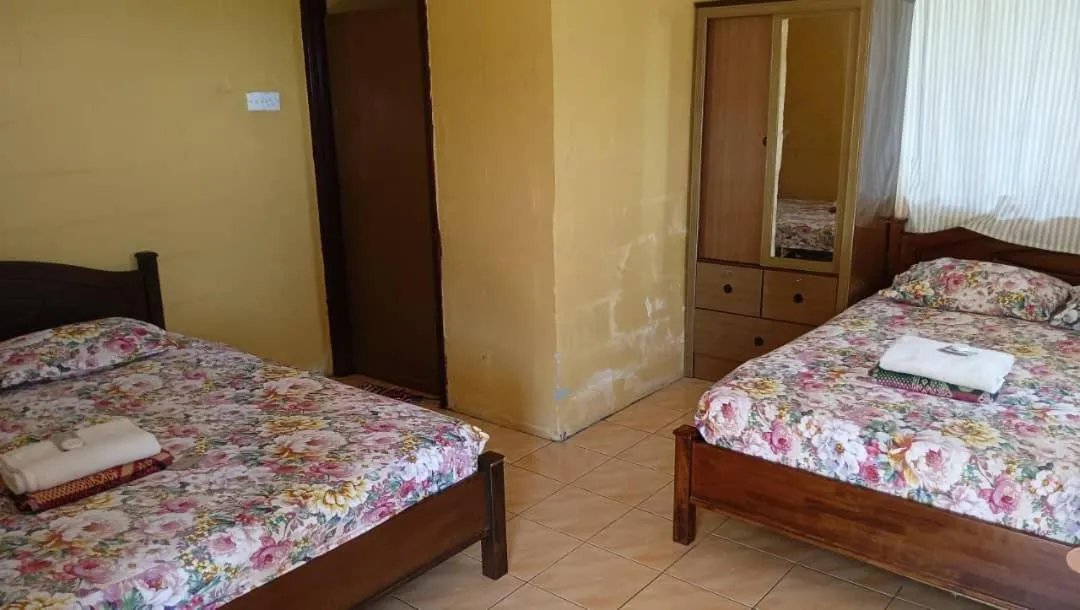 Bed in KAMILA MOTEL TELUK SENANGIN