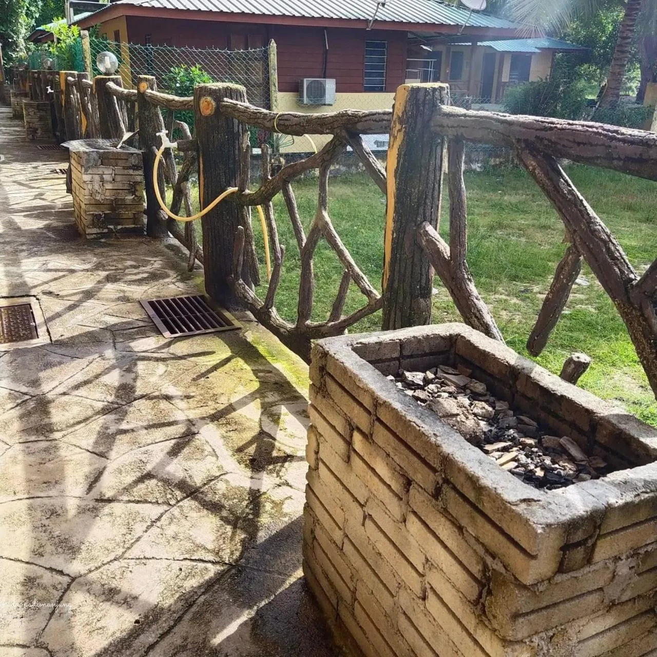 KAMILA MOTEL TELUK SENANGIN