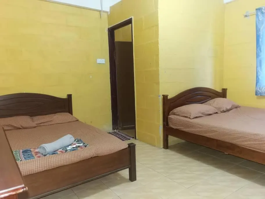 Bed in KAMILA MOTEL TELUK SENANGIN
