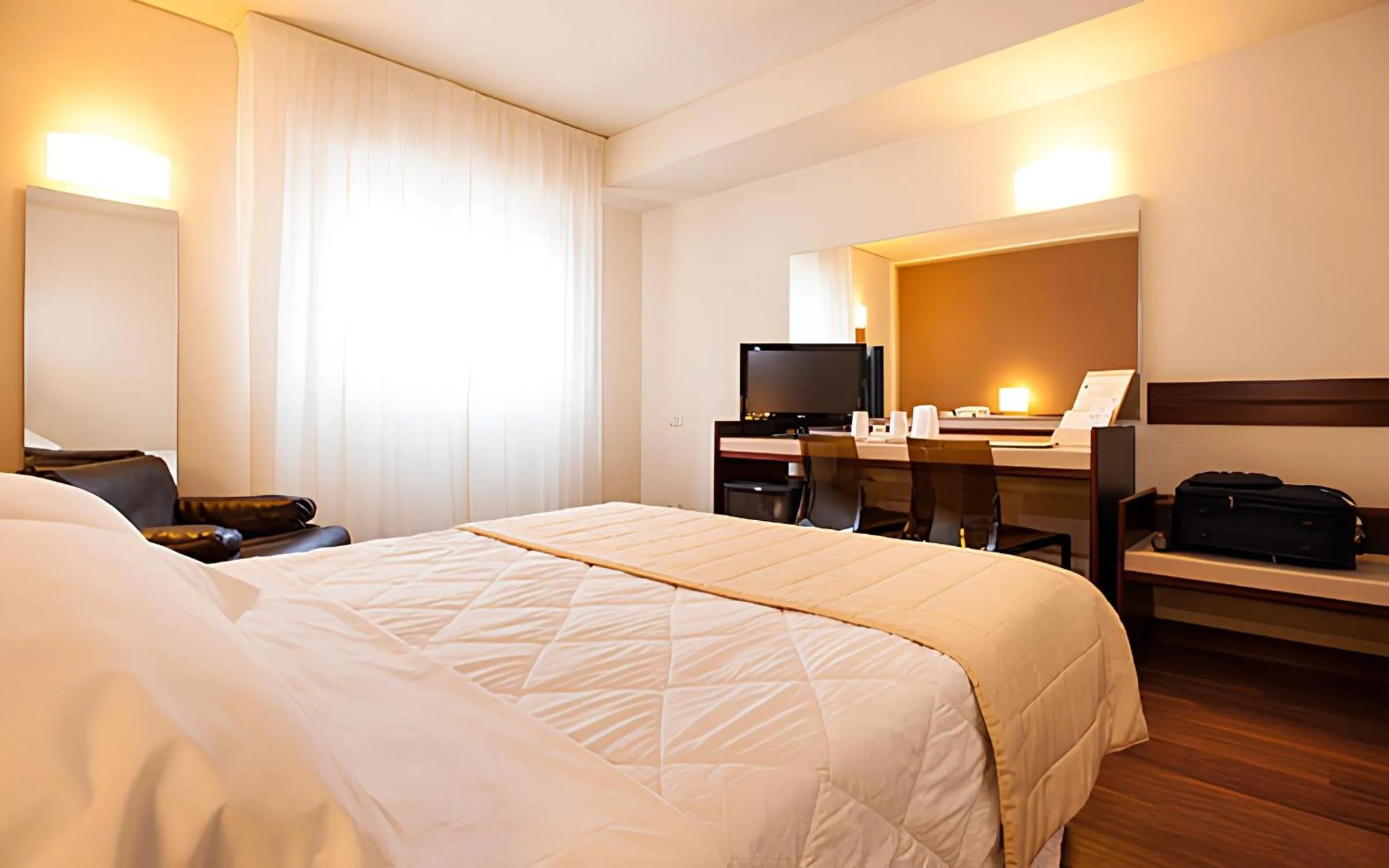 Bedroom, Bed in Astoria Palace Hotel