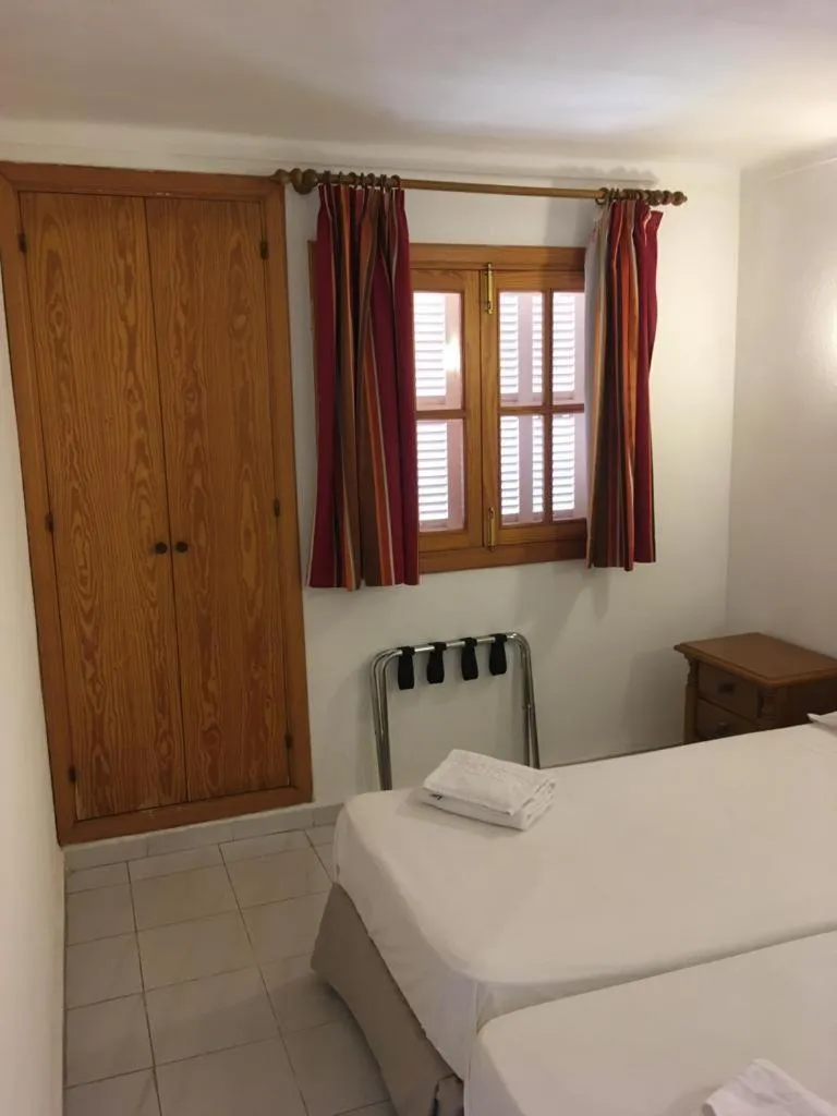 Bedroom, Bed in Sol y Mar Apartments