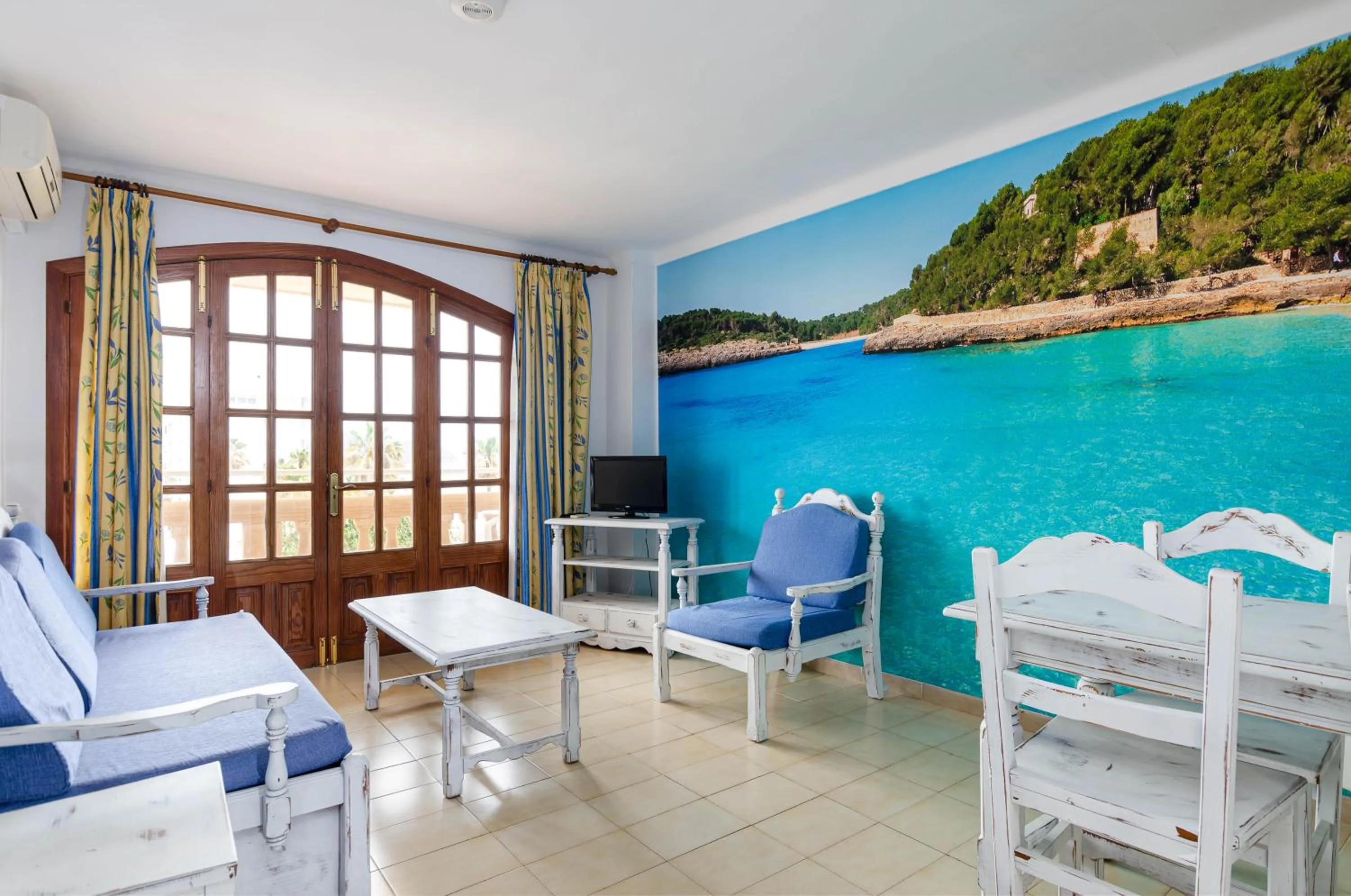 Living room in Sol y Mar Apartments