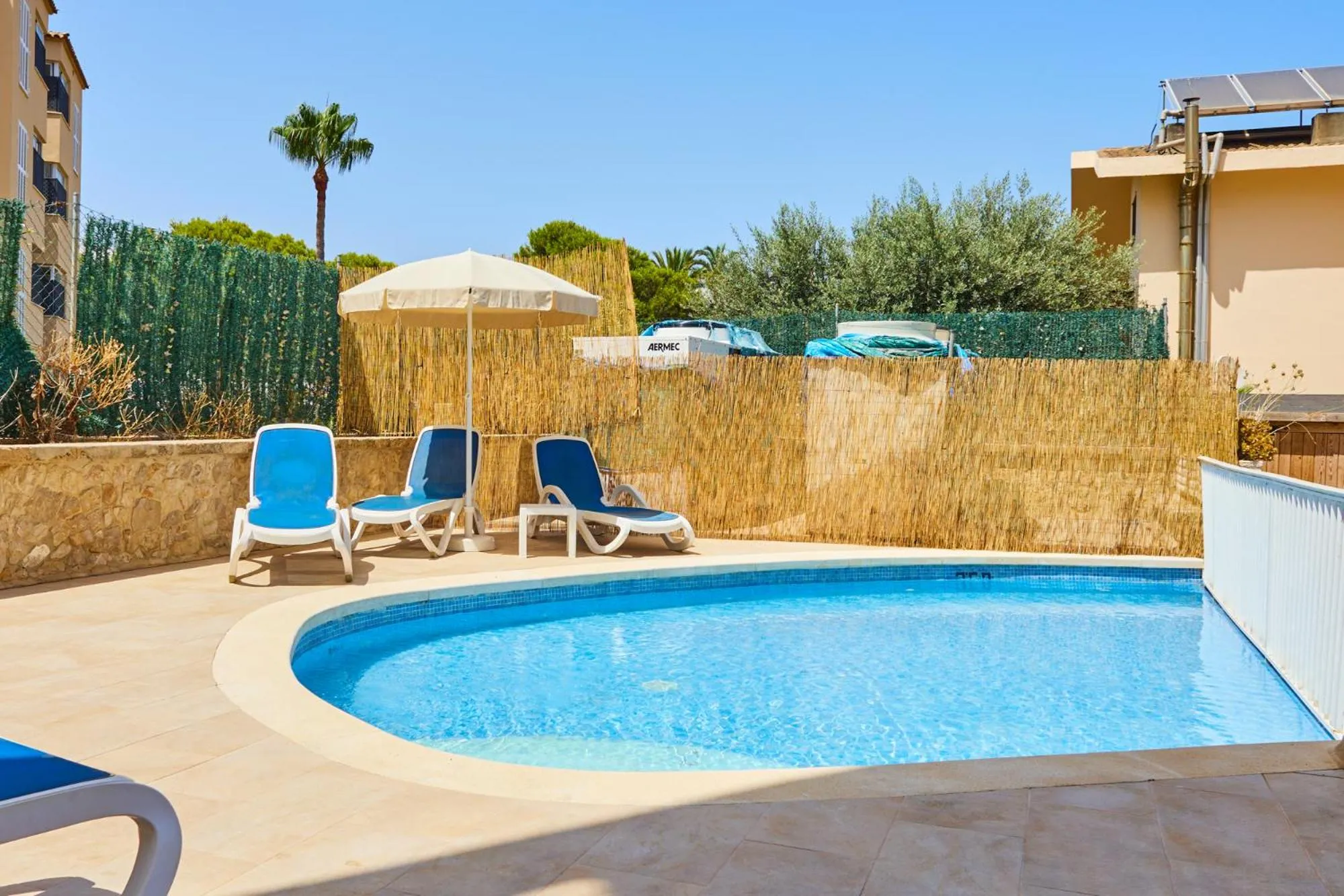 Swimming pool in Sol y Mar Apartments