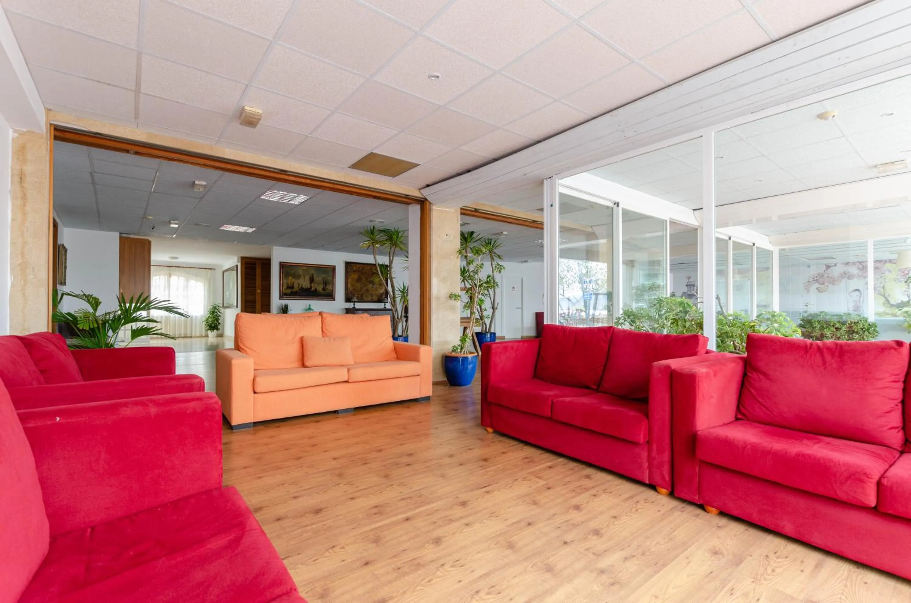 Living room in Sol y Mar Apartments