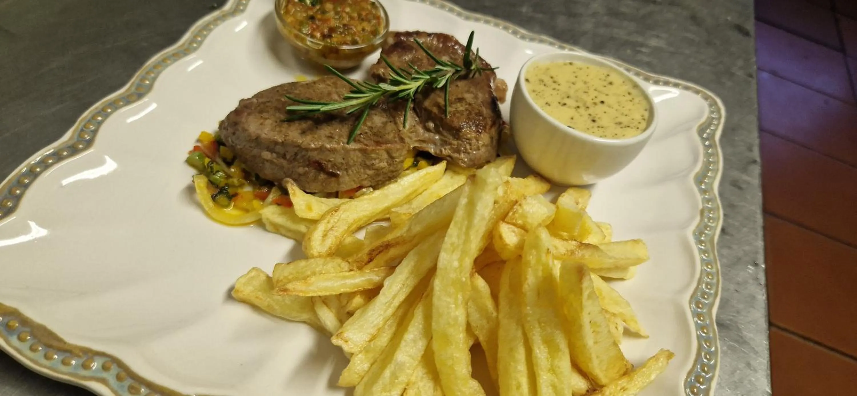 Restaurant/places to eat in Tamboti Bush Lodge