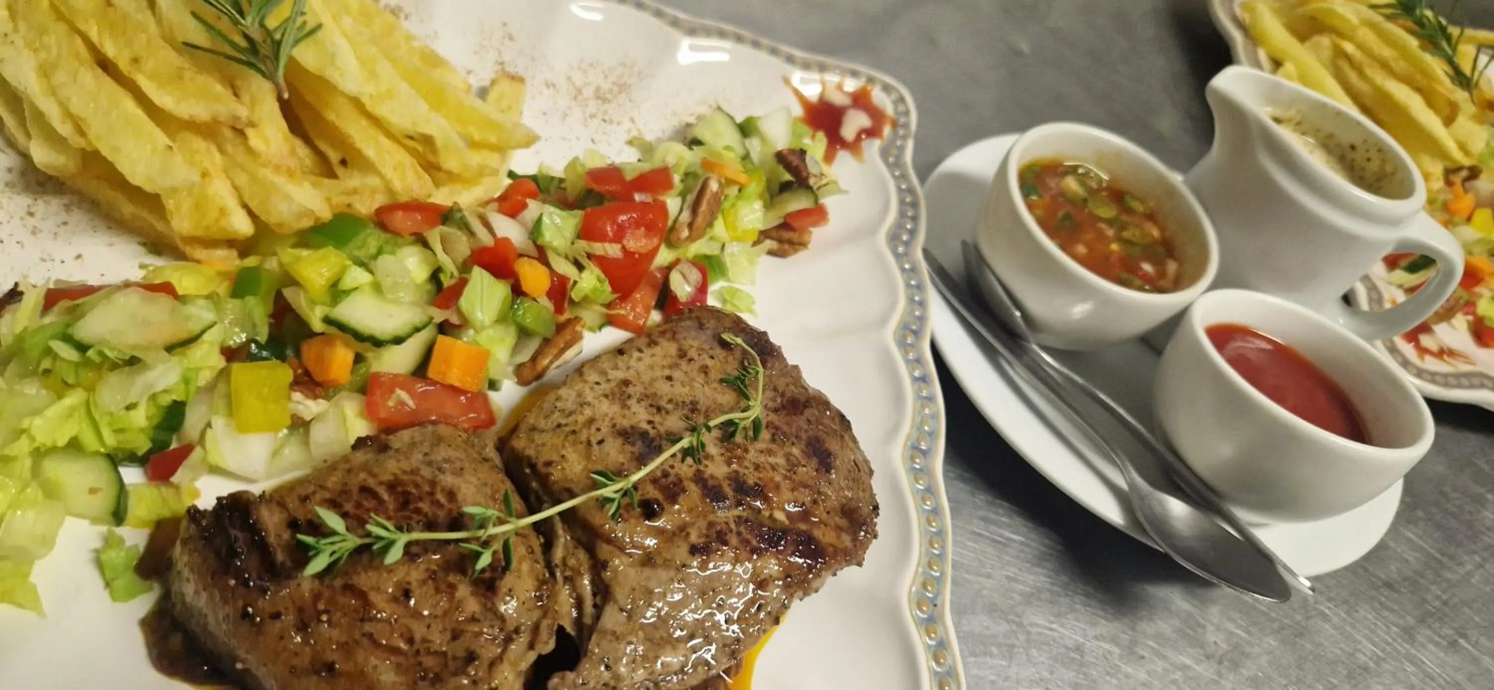 Restaurant/places to eat in Tamboti Bush Lodge