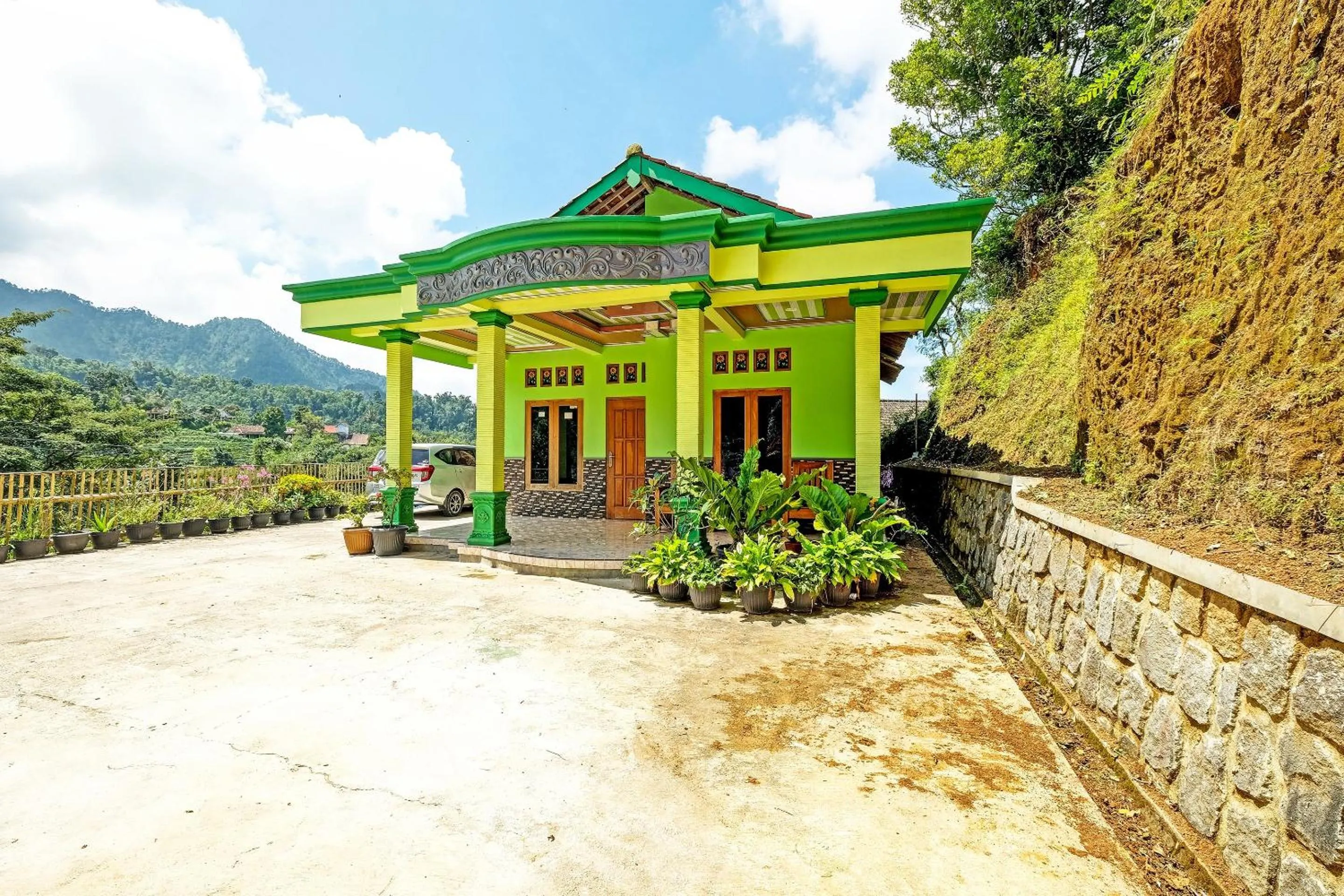 Facade/entrance in OYO Homes 91095 Desa Wisata Conto