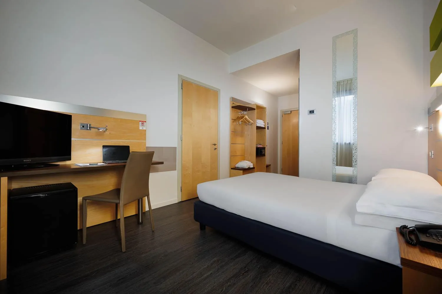 Bed in iH Hotels Milano Gioia