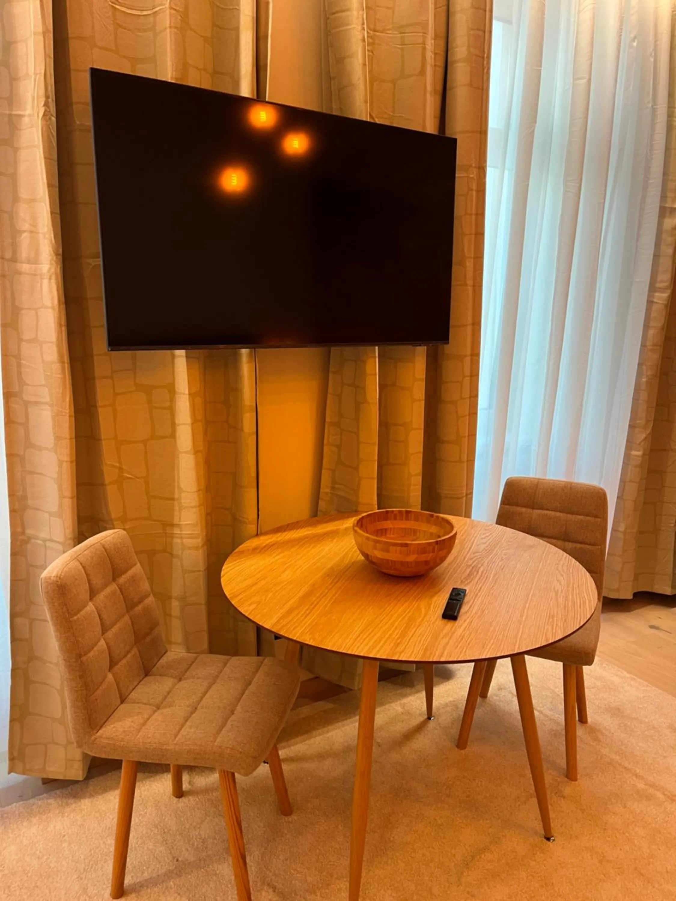 TV and multimedia in Street Living Hotel - Apartments