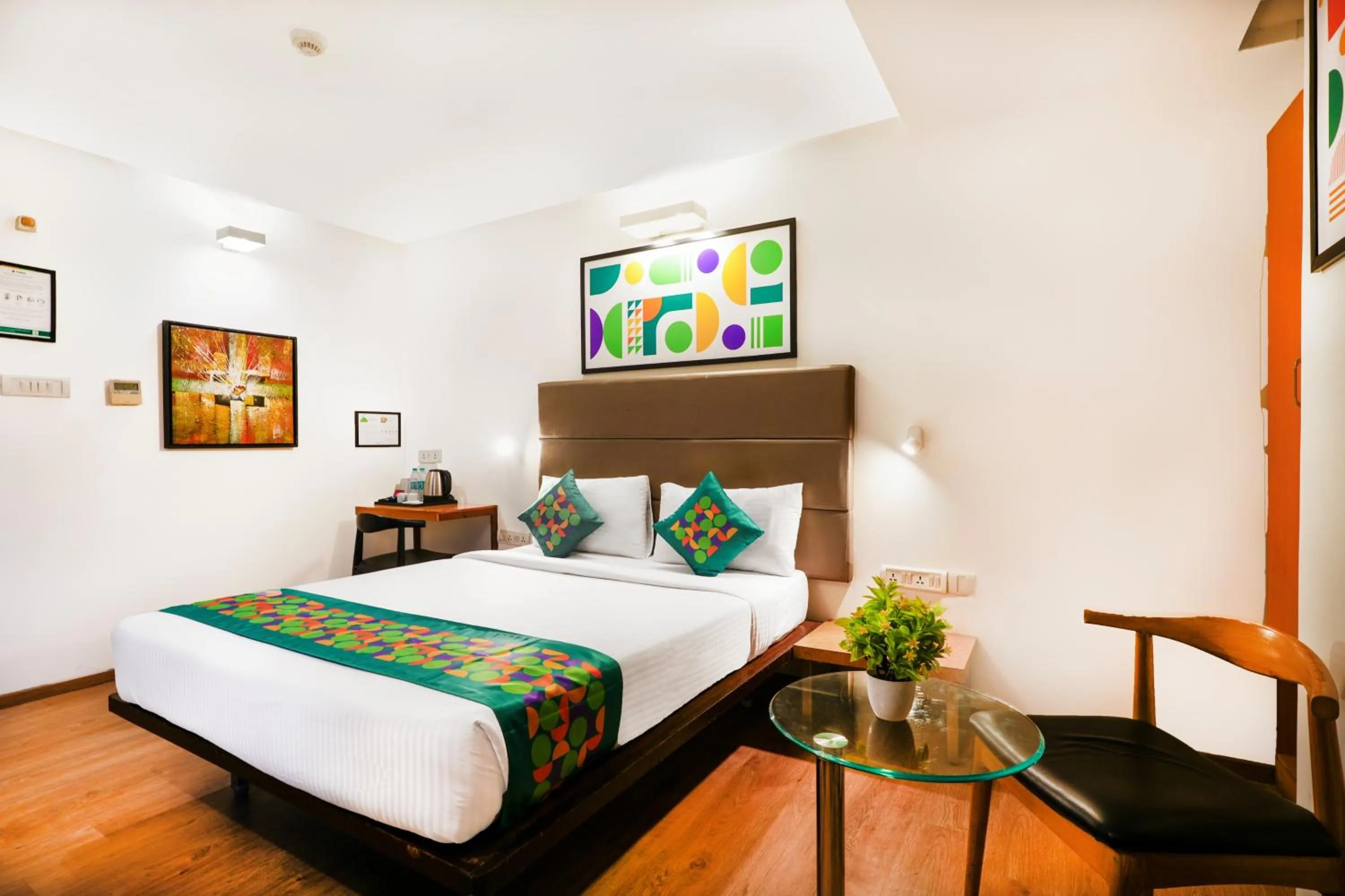 Bedroom in Treebo Jagadish Hotel, Jayanagar