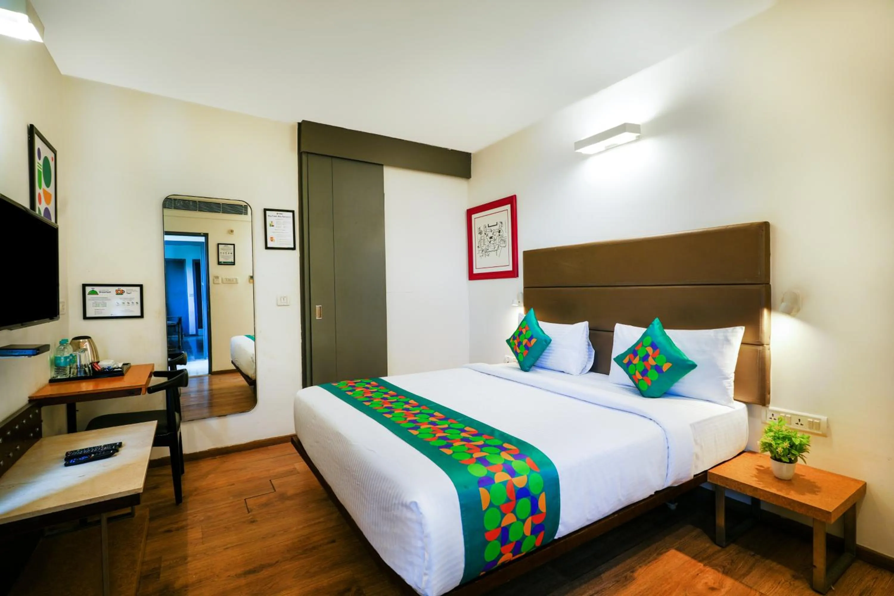 Bedroom in Treebo Jagadish Hotel, Jayanagar
