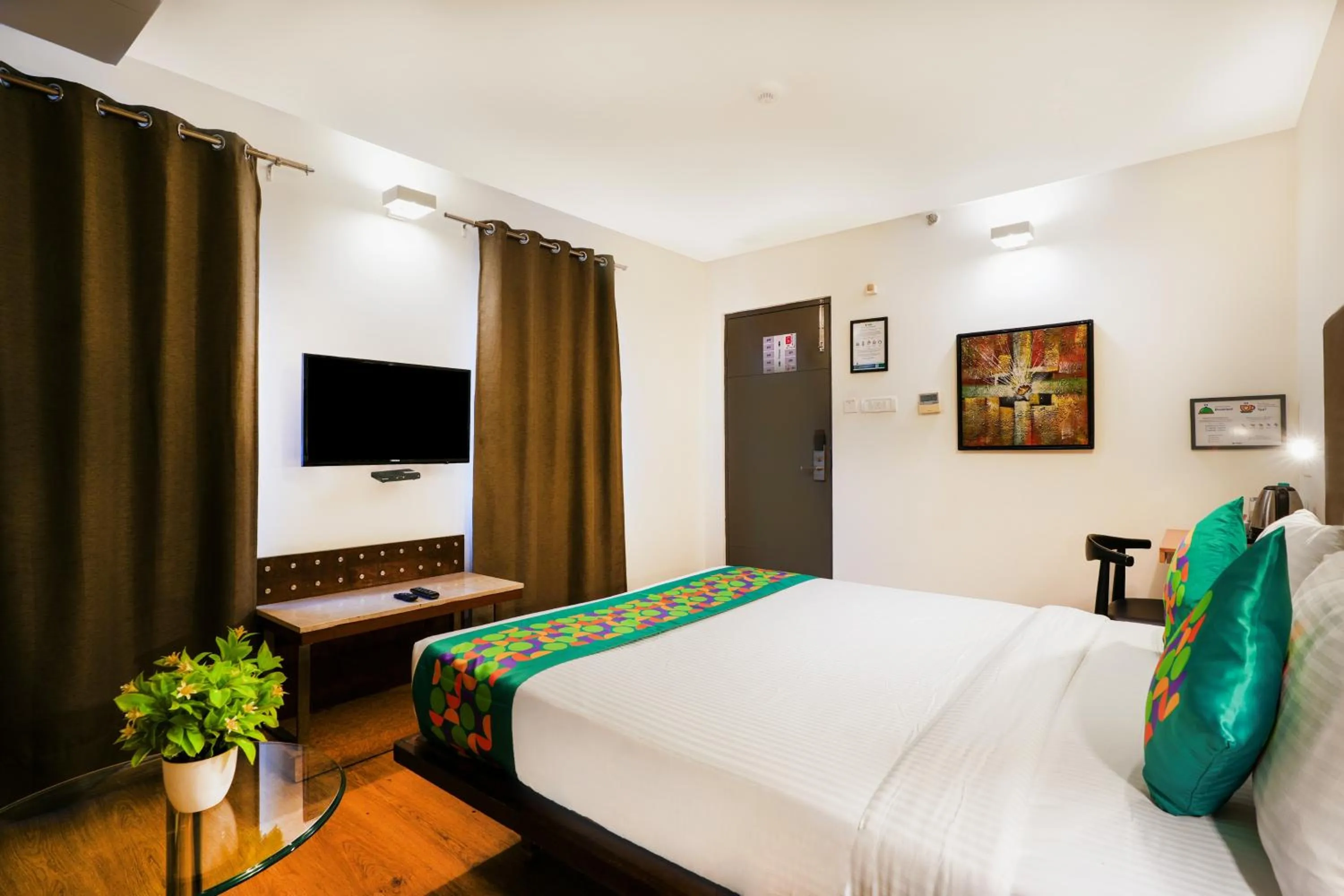 Bedroom in Treebo Jagadish Hotel, Jayanagar