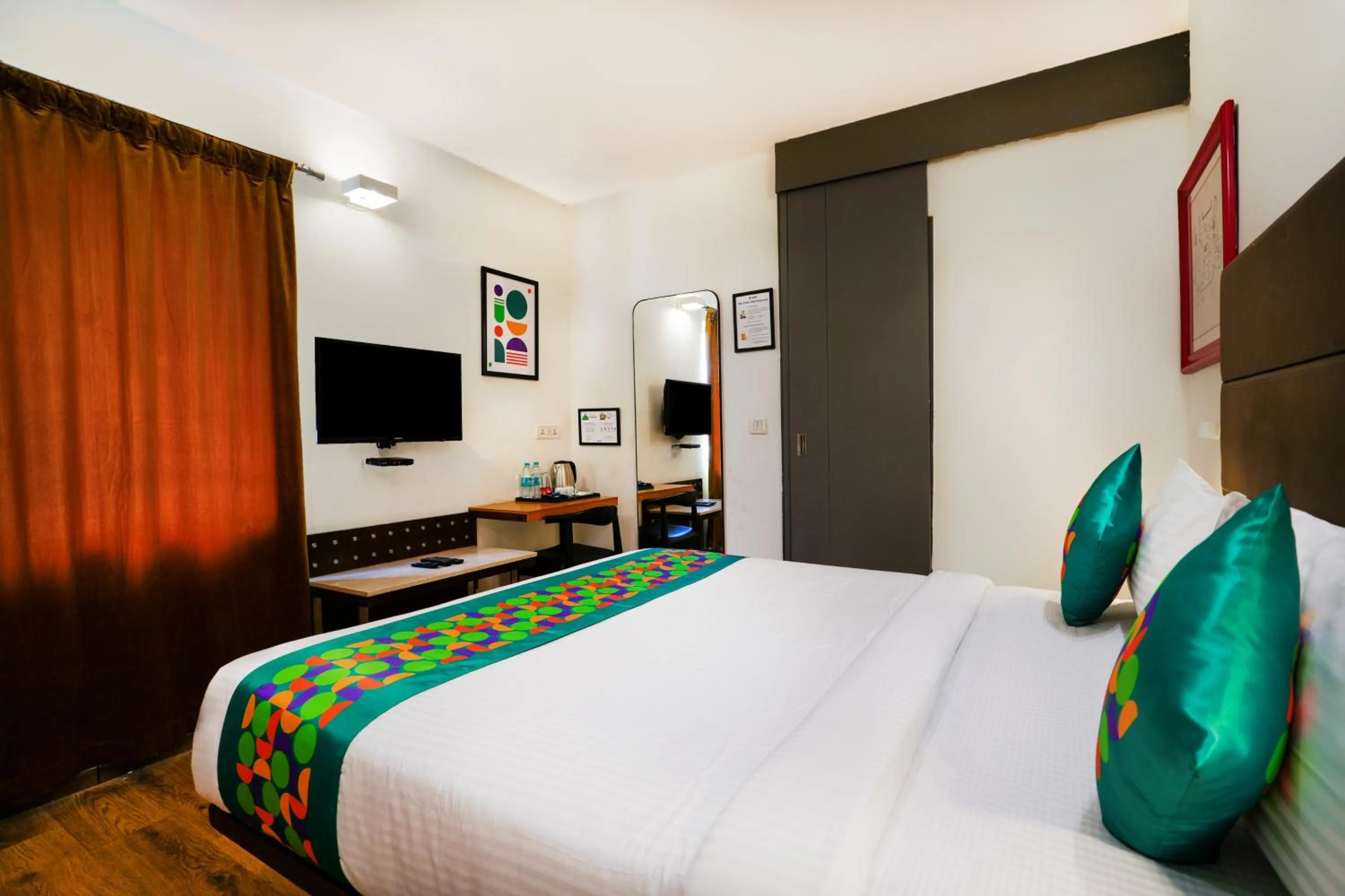 Bedroom in Treebo Jagadish Hotel, Jayanagar