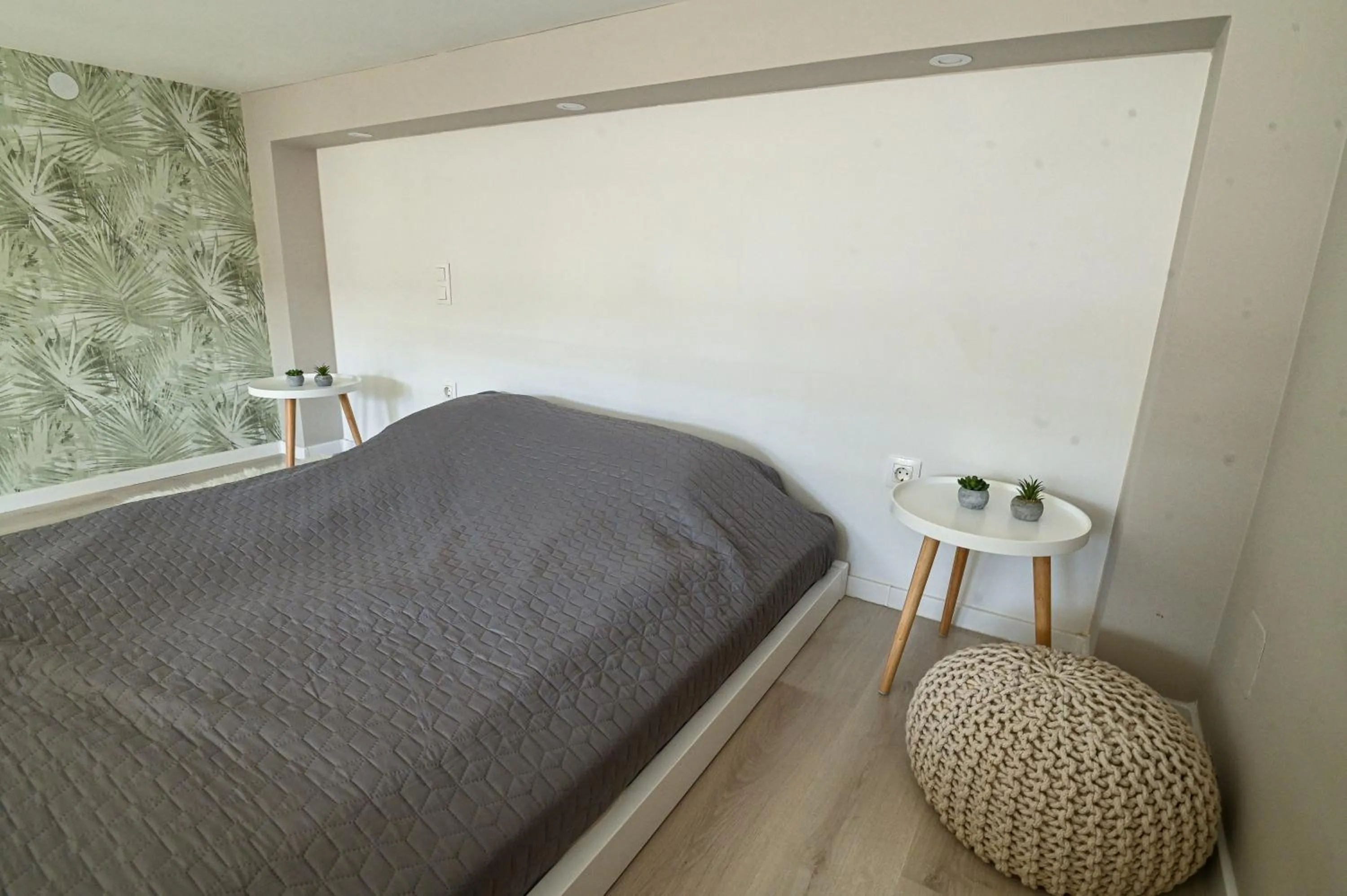 Bed in Palms Apartments Budapest