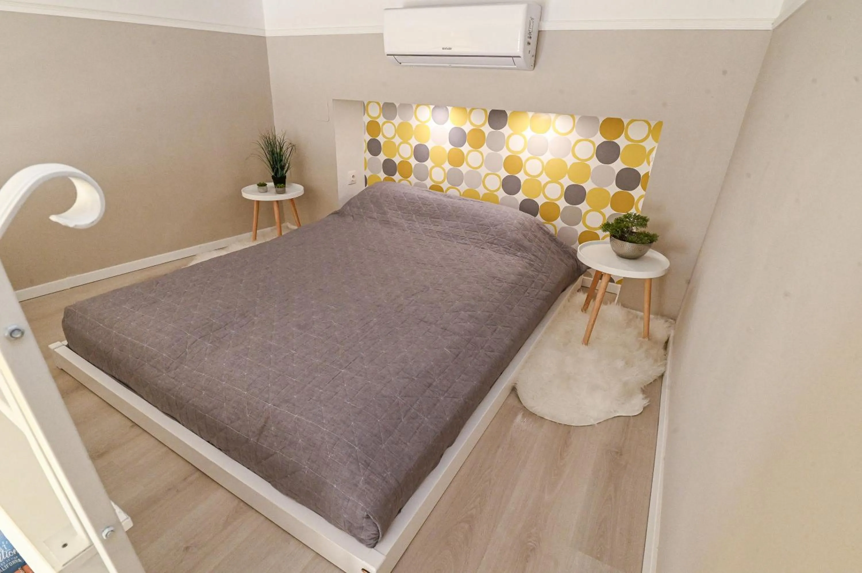 Bed in Palms Apartments Budapest