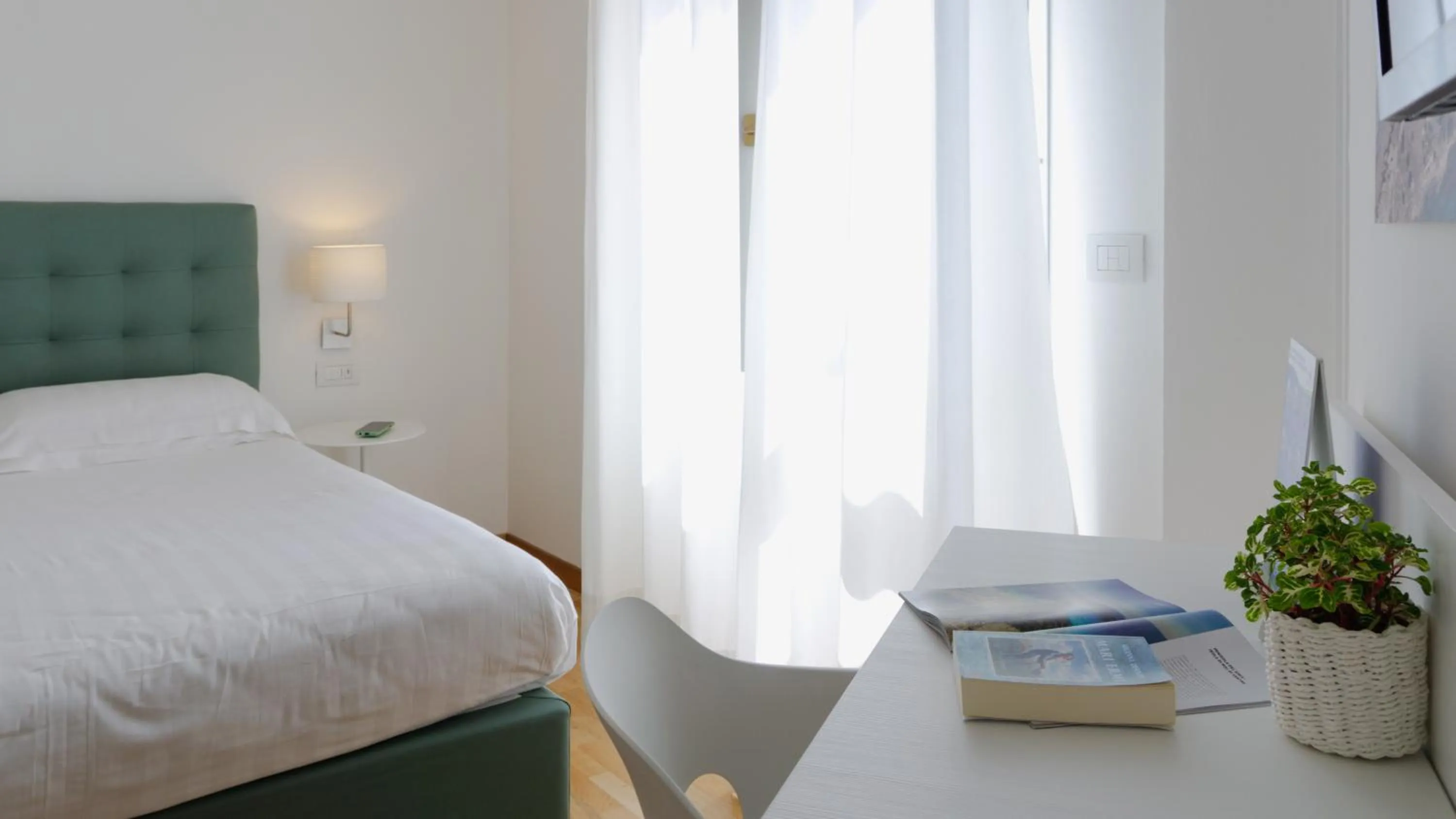 Bedroom, Bed in Mistral2 Hotel