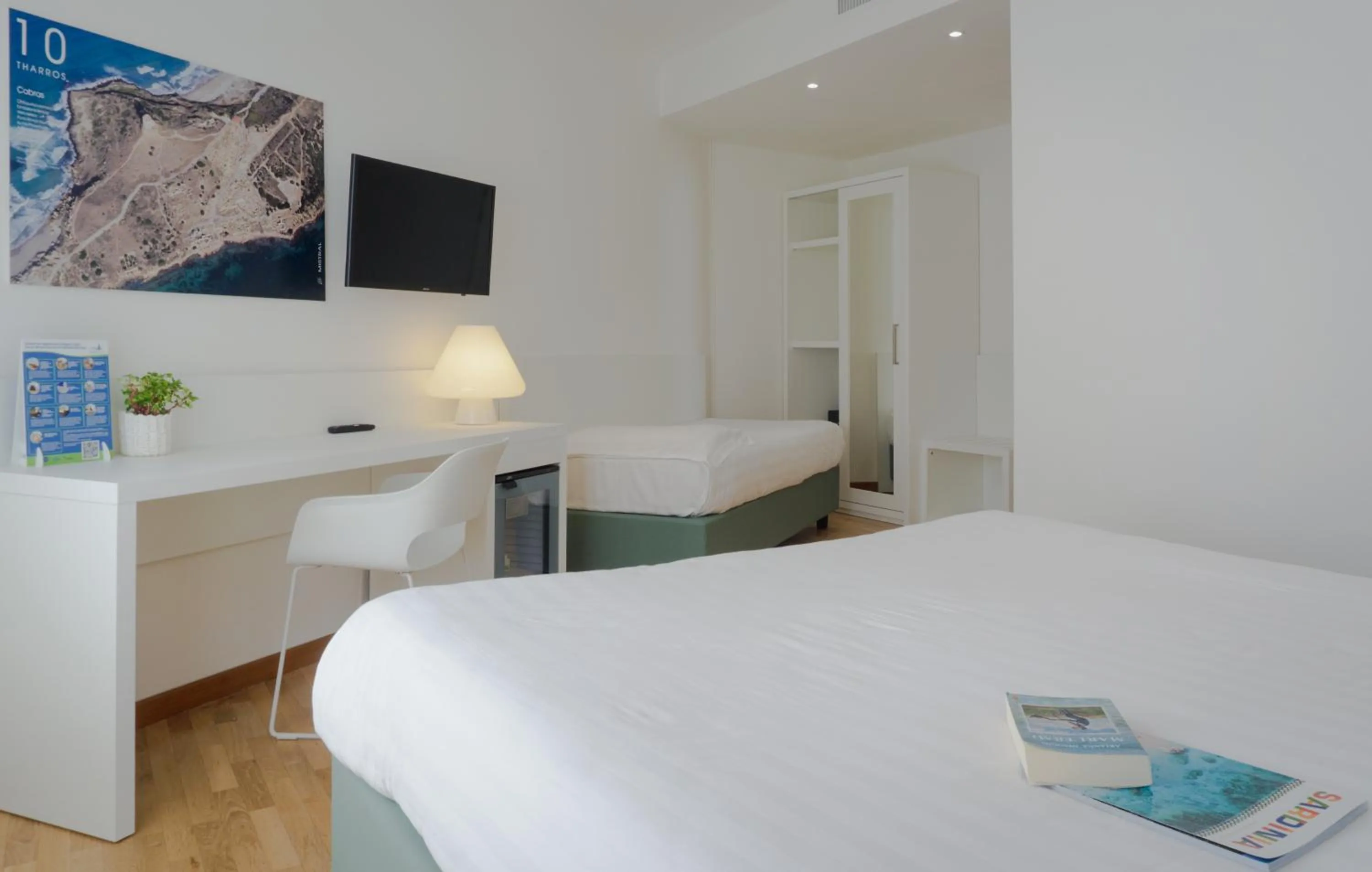 Bedroom, Bed in Mistral2 Hotel