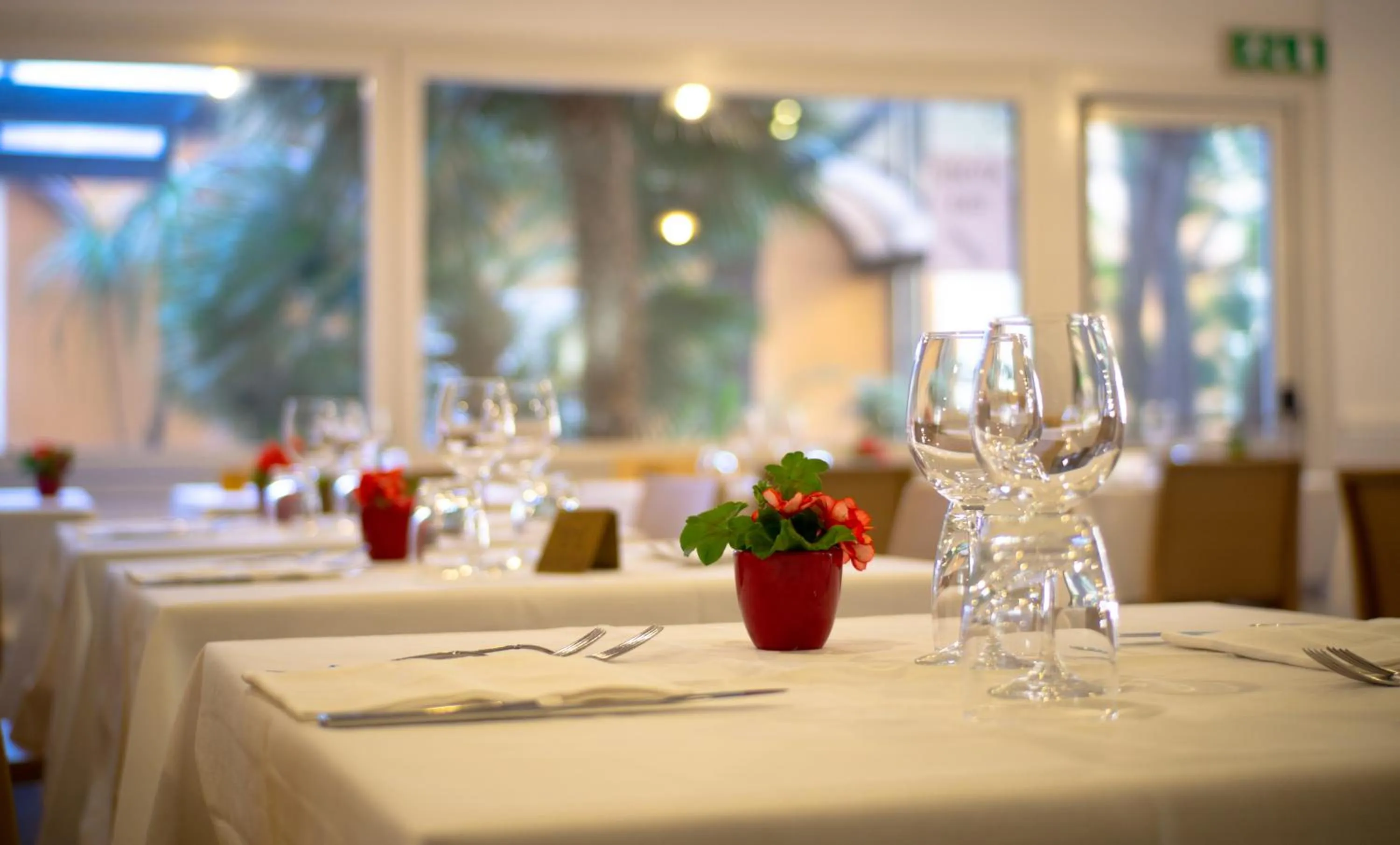 Restaurant/places to eat in Mistral2 Hotel