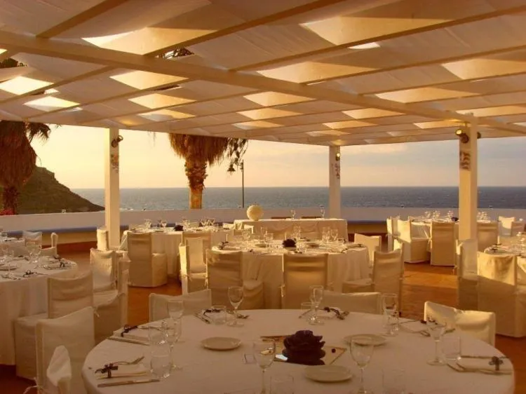 Restaurant/places to eat in LH Pedraladda Resort