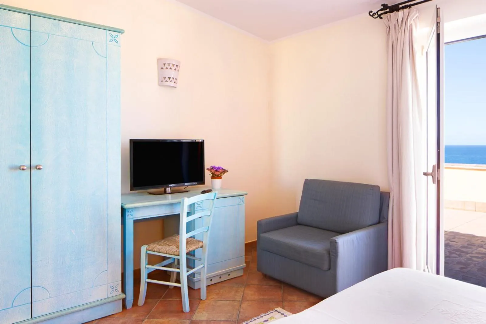 TV and multimedia in LH Pedraladda Resort