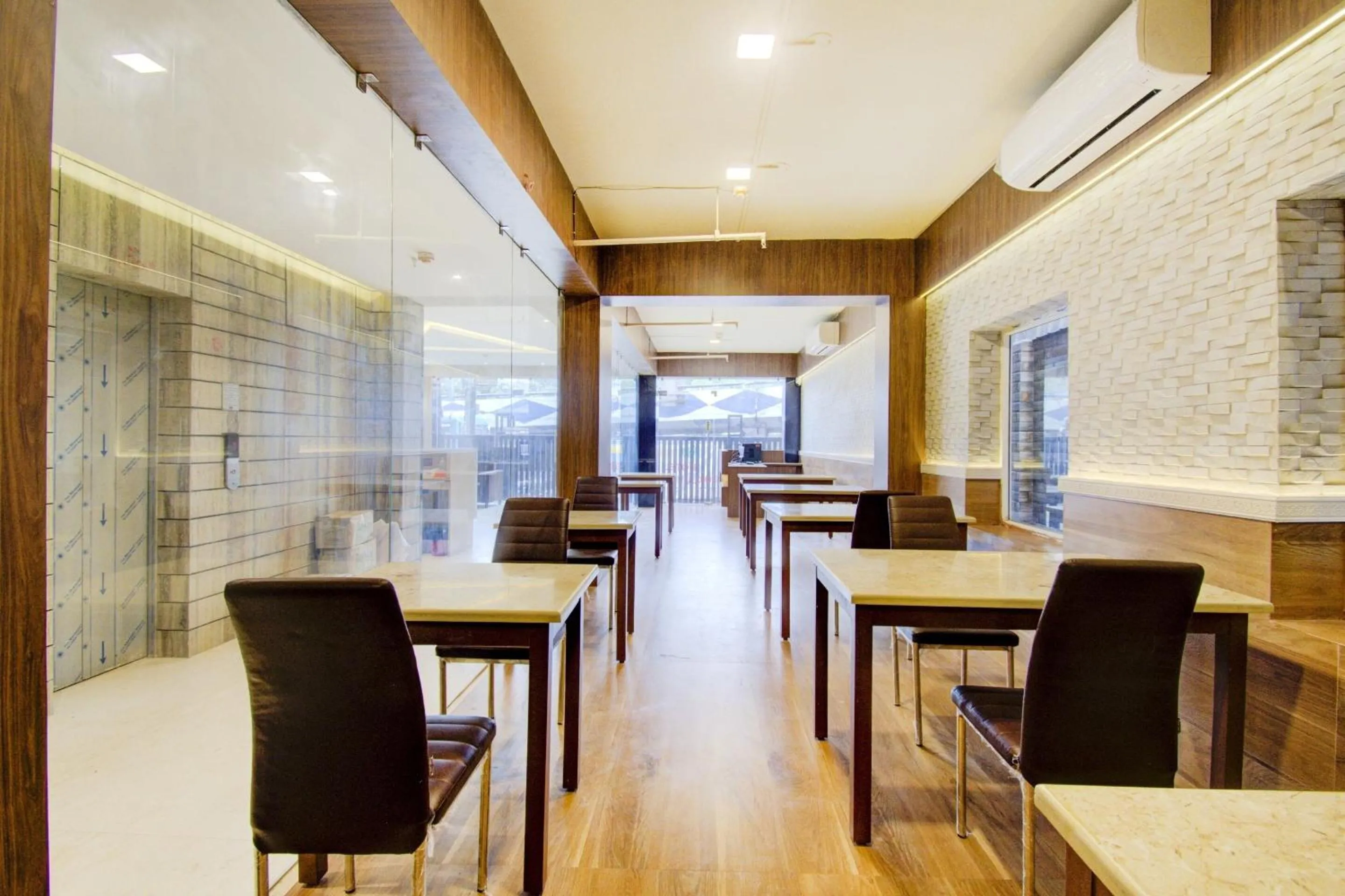 Super Townhouse OAK Seventy Seven