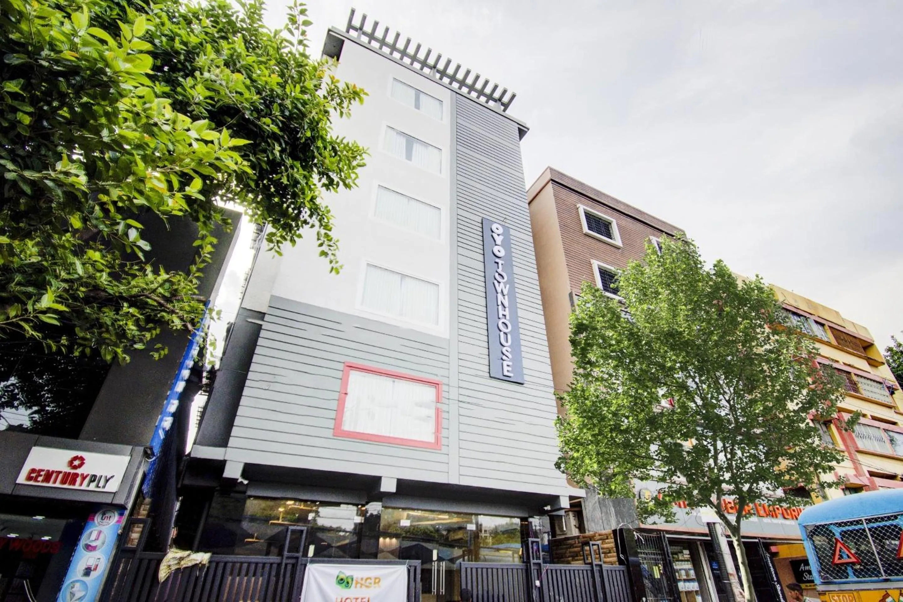Facade/entrance in Super Townhouse OAK Seventy Seven