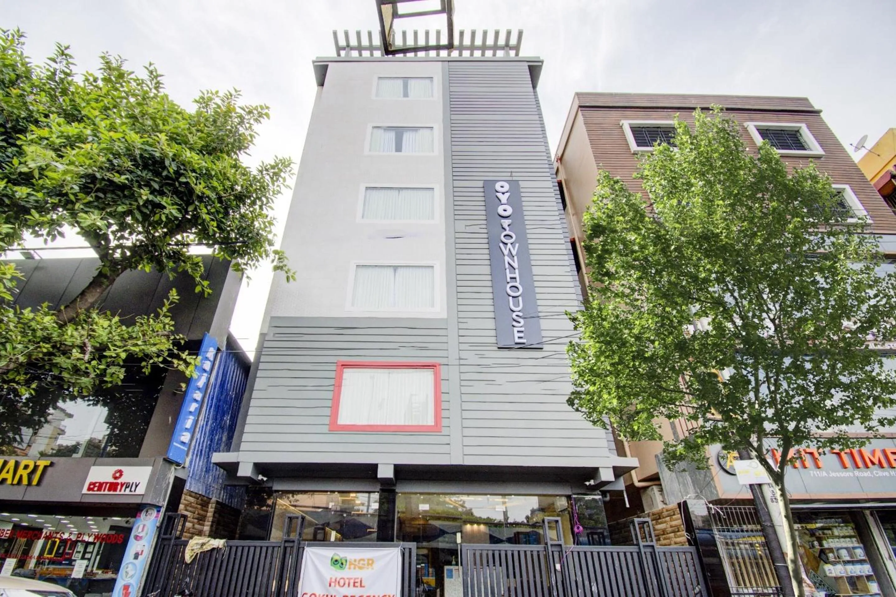 Facade/entrance in Super Townhouse OAK Seventy Seven