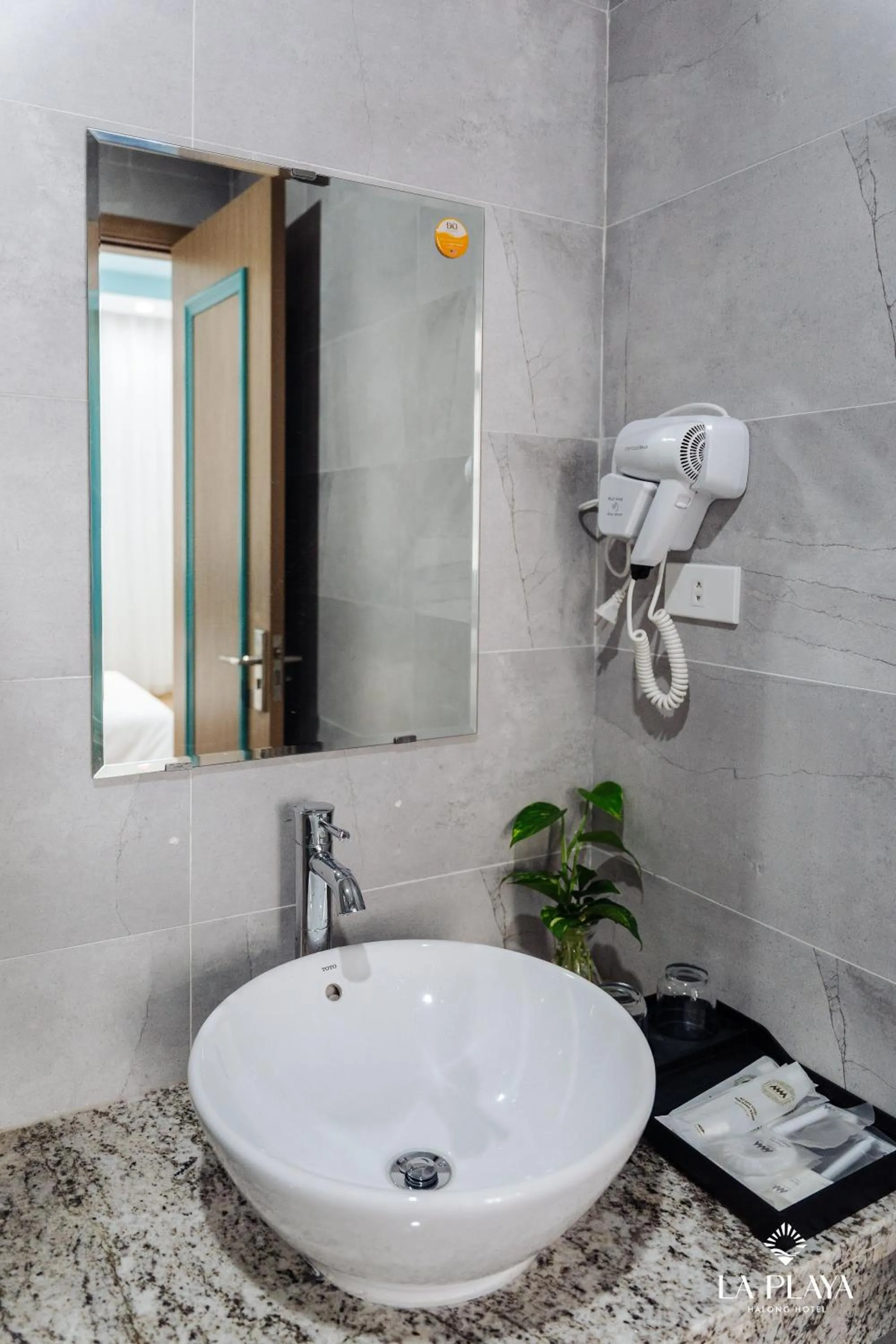 Bathroom in La Playa Ha Long Hotel