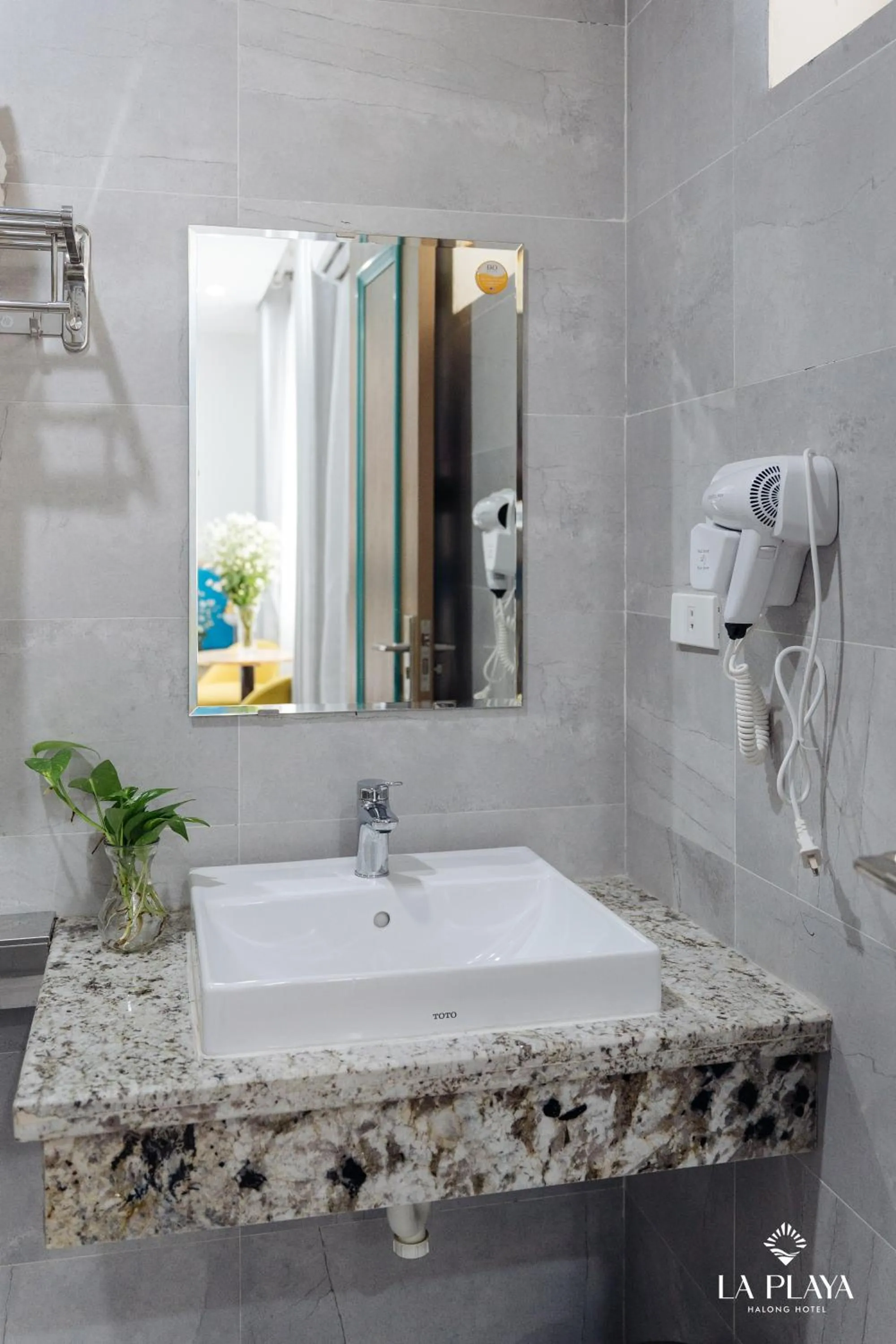 dryer in La Playa Ha Long Hotel