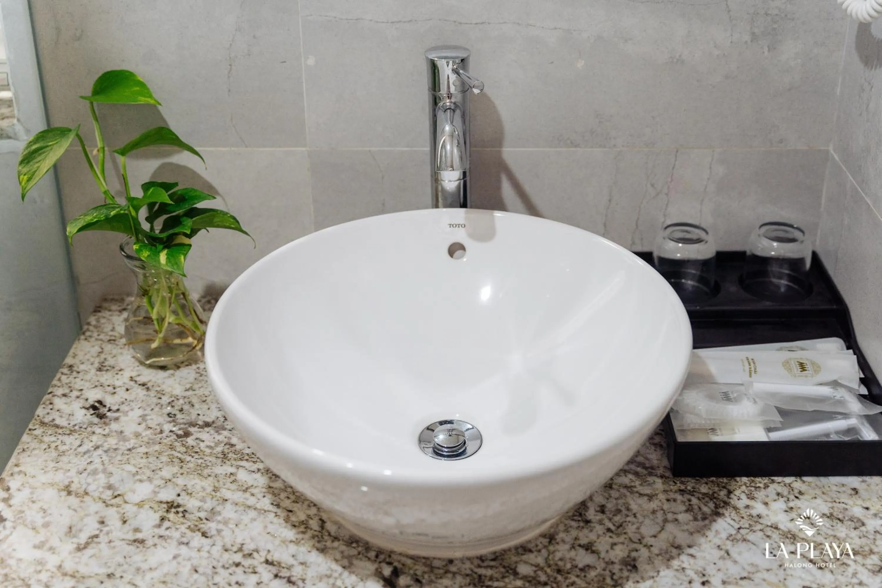 Bathroom in La Playa Ha Long Hotel