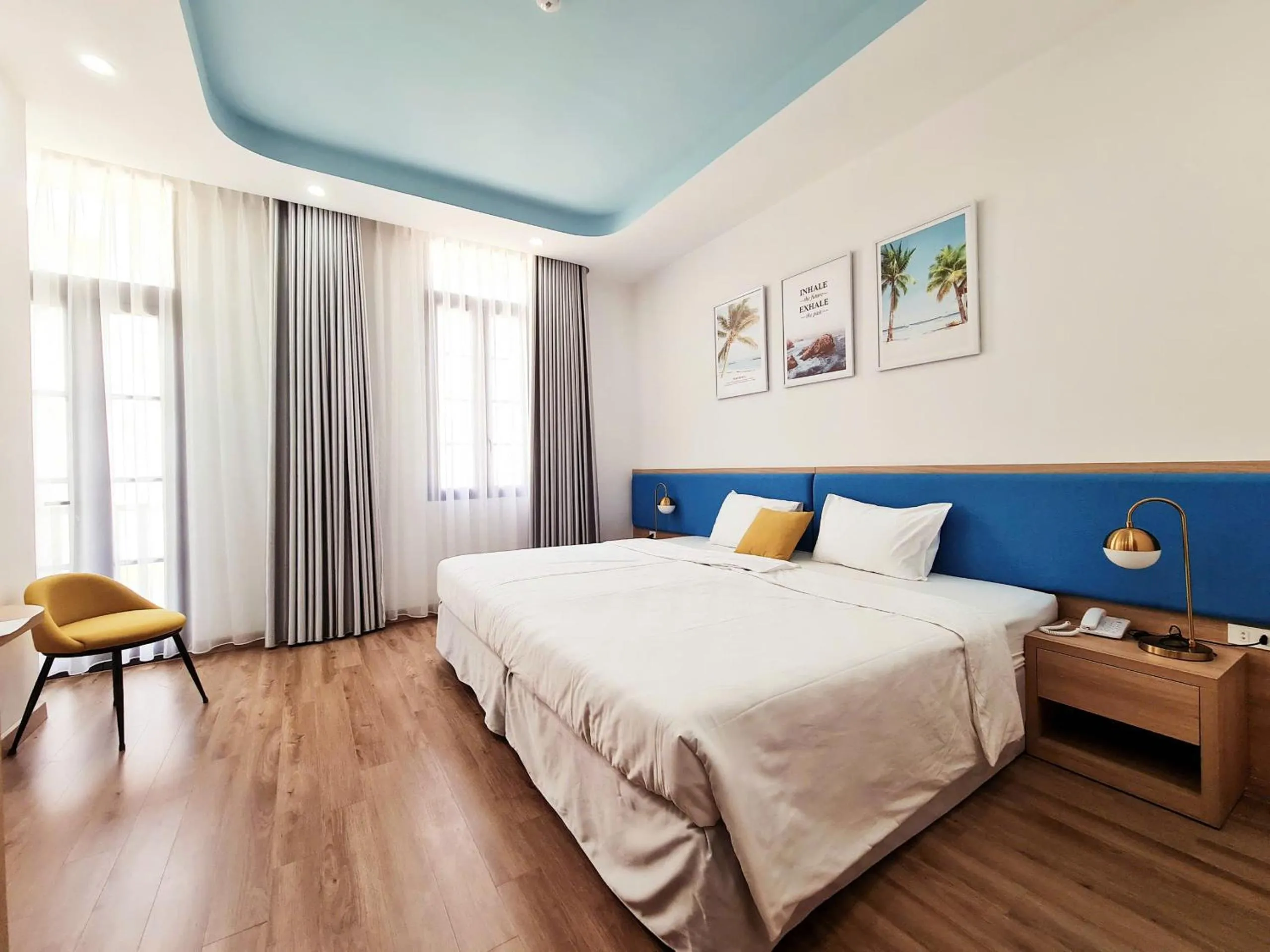 Bed in La Playa Ha Long Hotel