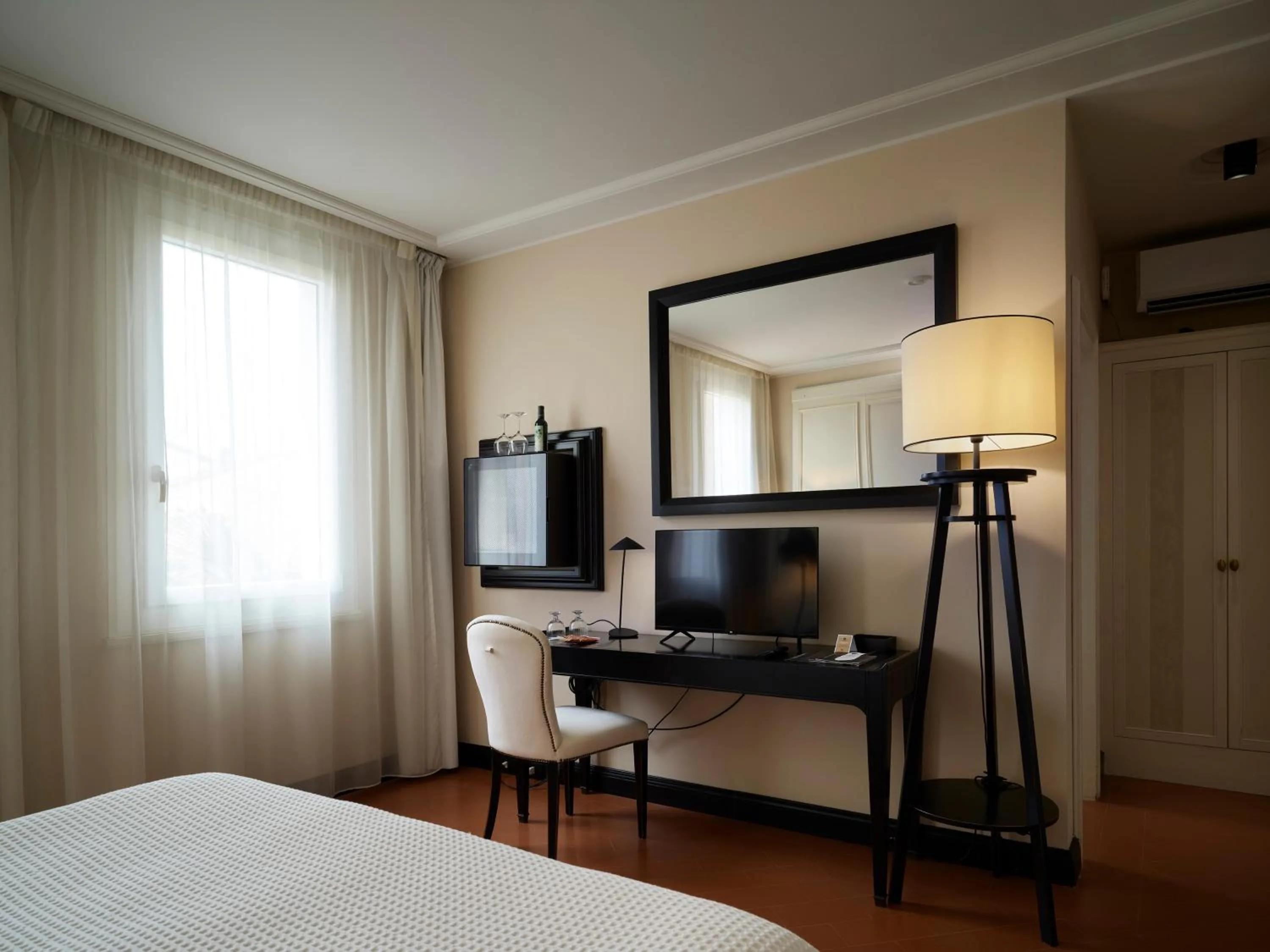 TV and multimedia, Bed in Santa Maria Foris