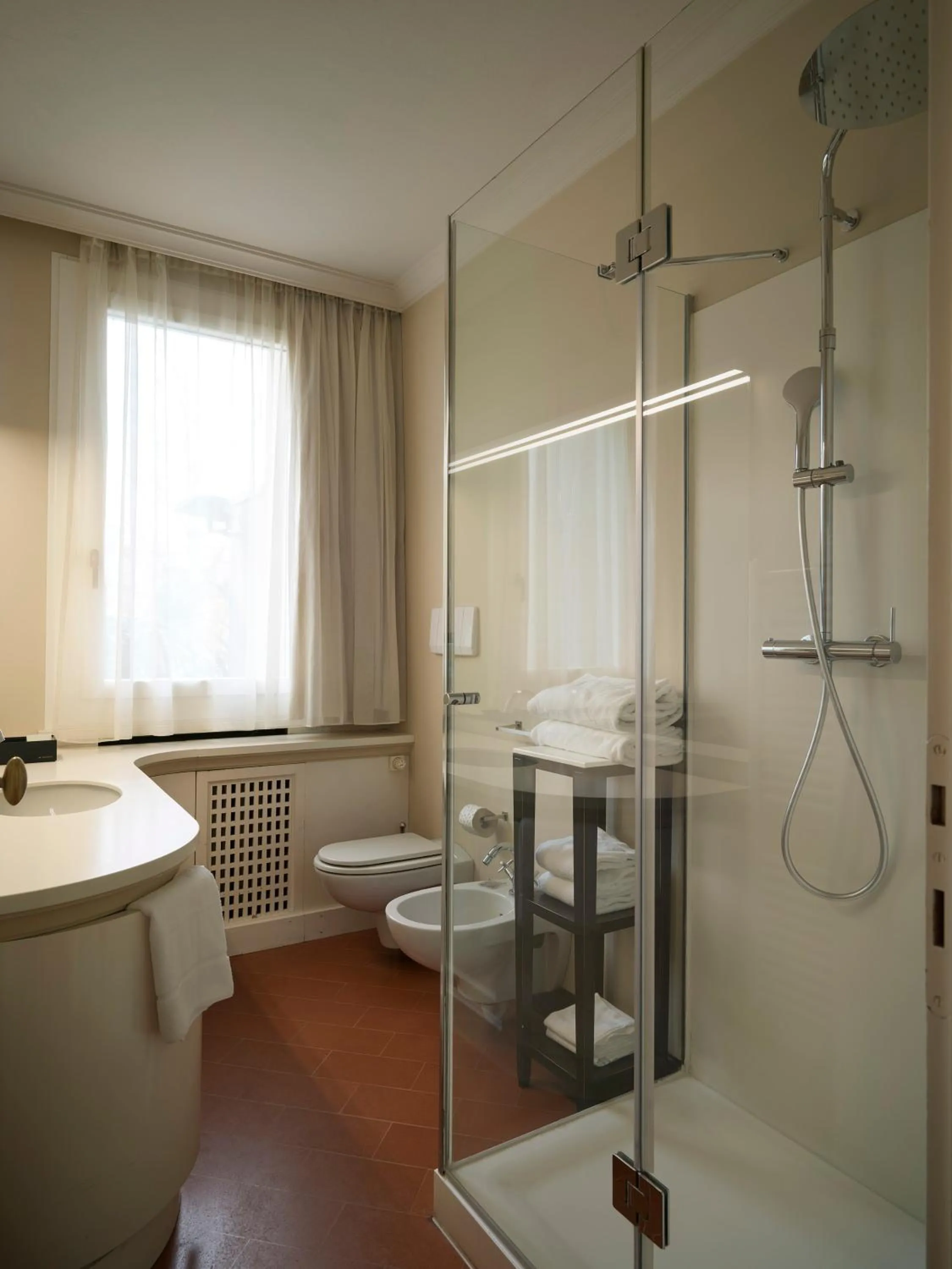 Shower in Santa Maria Foris