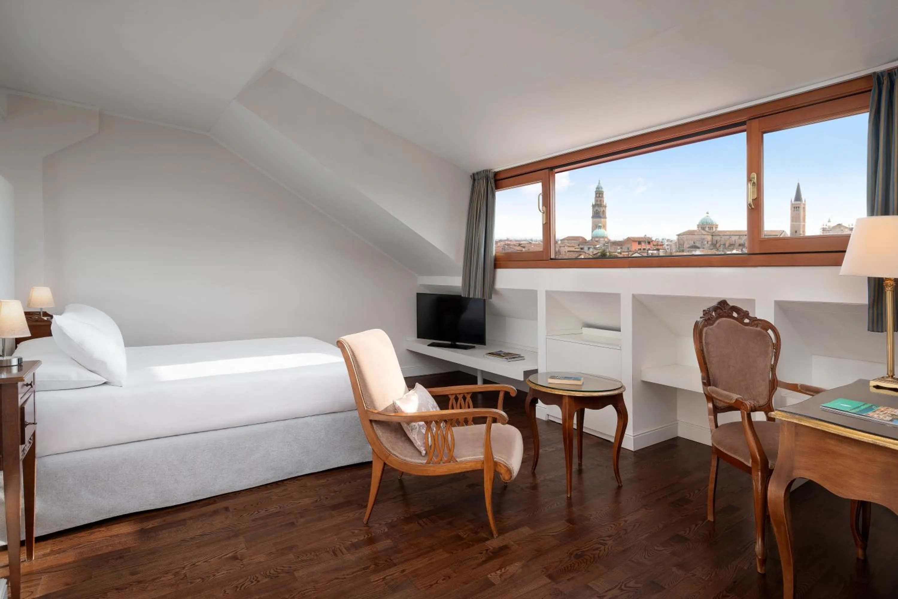 Bedroom in Sina Maria Luigia