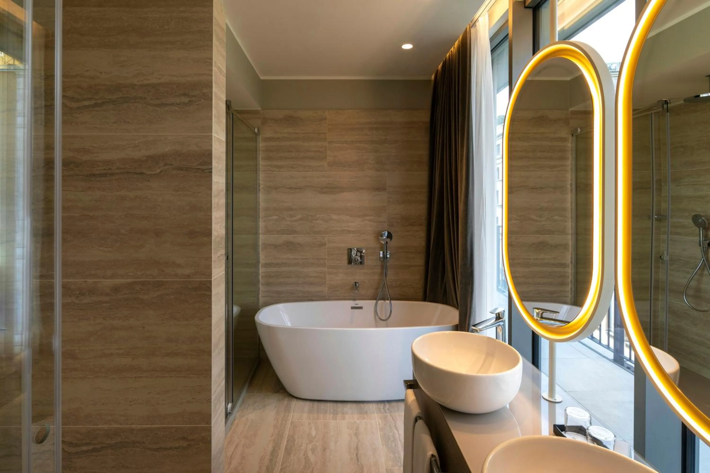 Bathroom in Rosa Grand Milano - Starhotels Collezione
