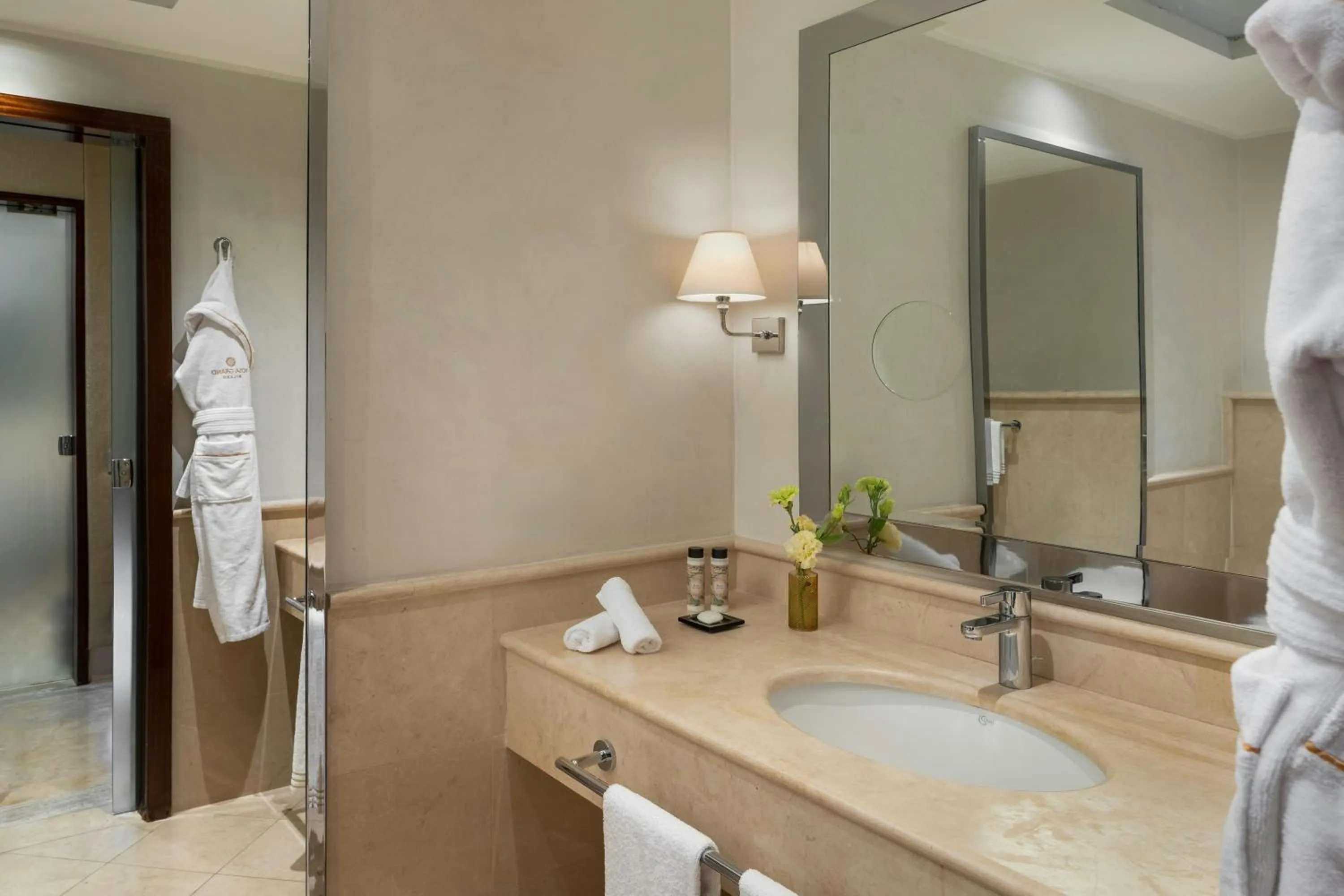 Bathroom in Rosa Grand Milano - Starhotels Collezione