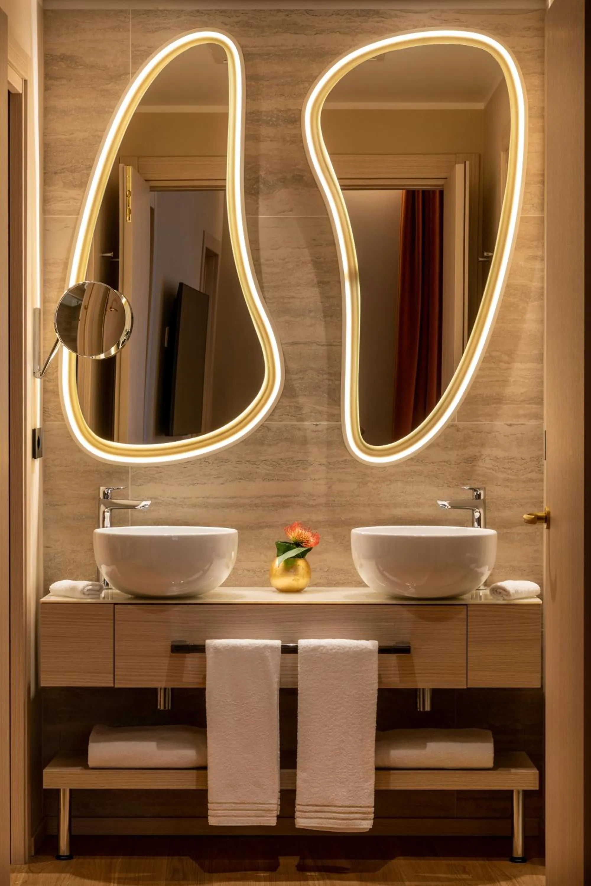 Bathroom in Rosa Grand Milano - Starhotels Collezione