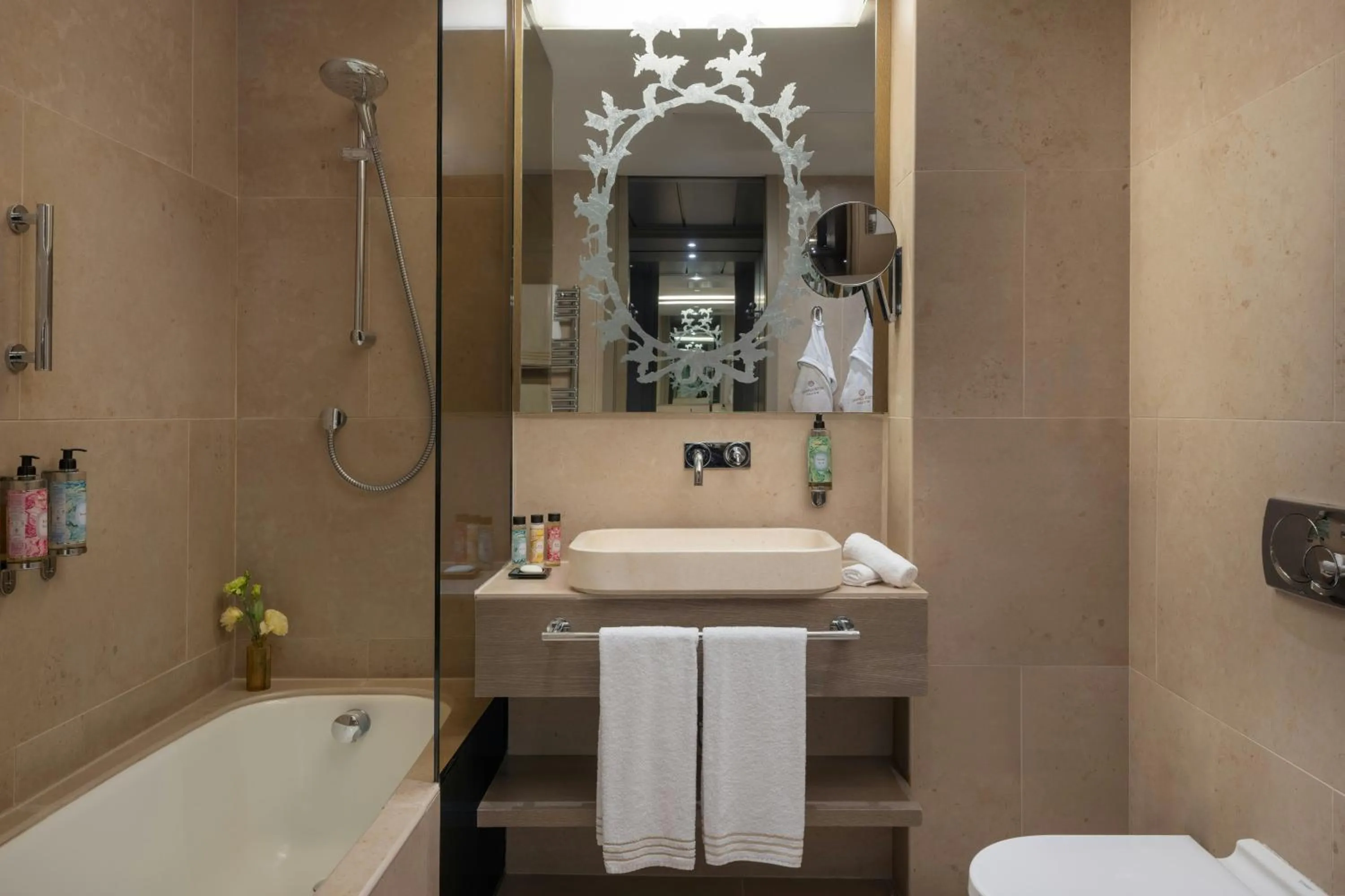 Bathroom in Rosa Grand Milano - Starhotels Collezione