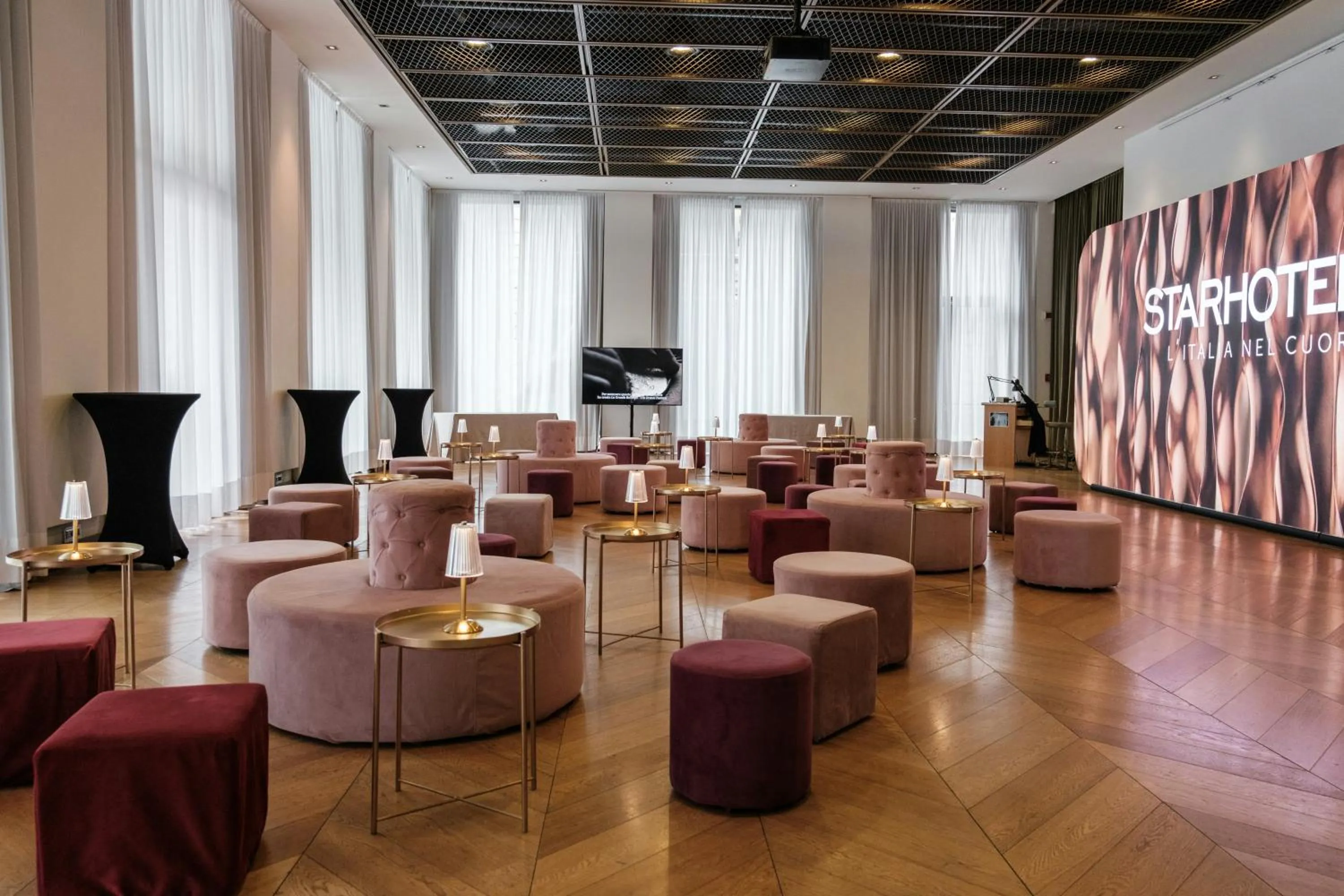 Meeting/conference room in Rosa Grand Milano - Starhotels Collezione