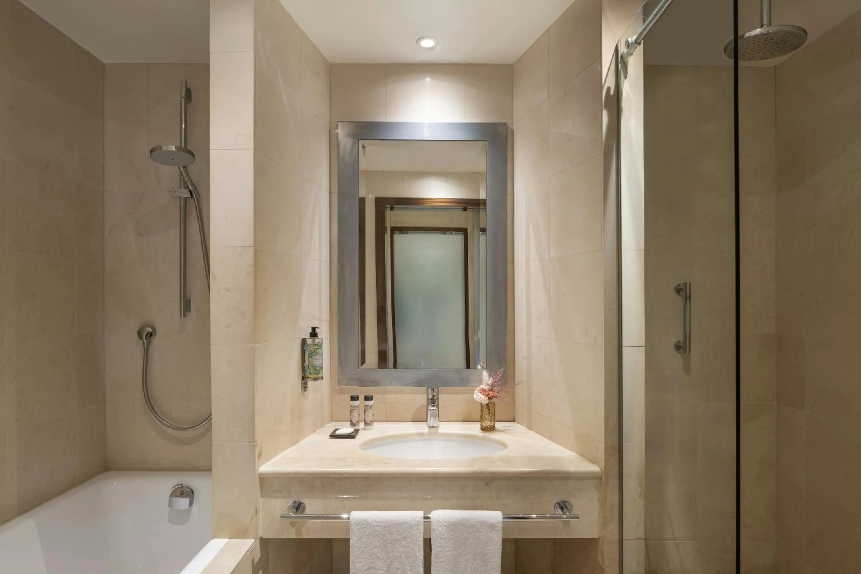 Bathroom in Rosa Grand Milano - Starhotels Collezione