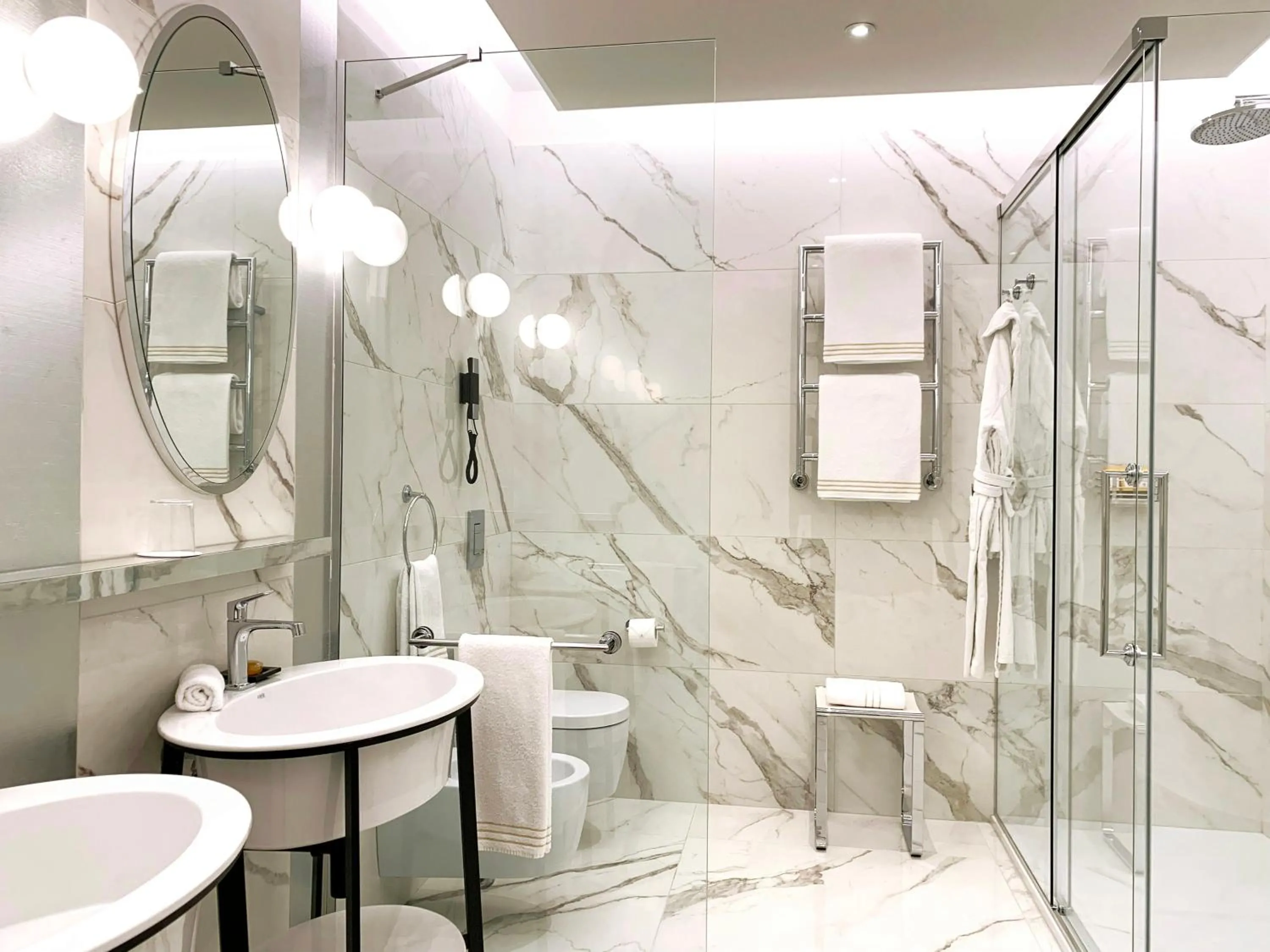 Bathroom in Rosa Grand Milano - Starhotels Collezione