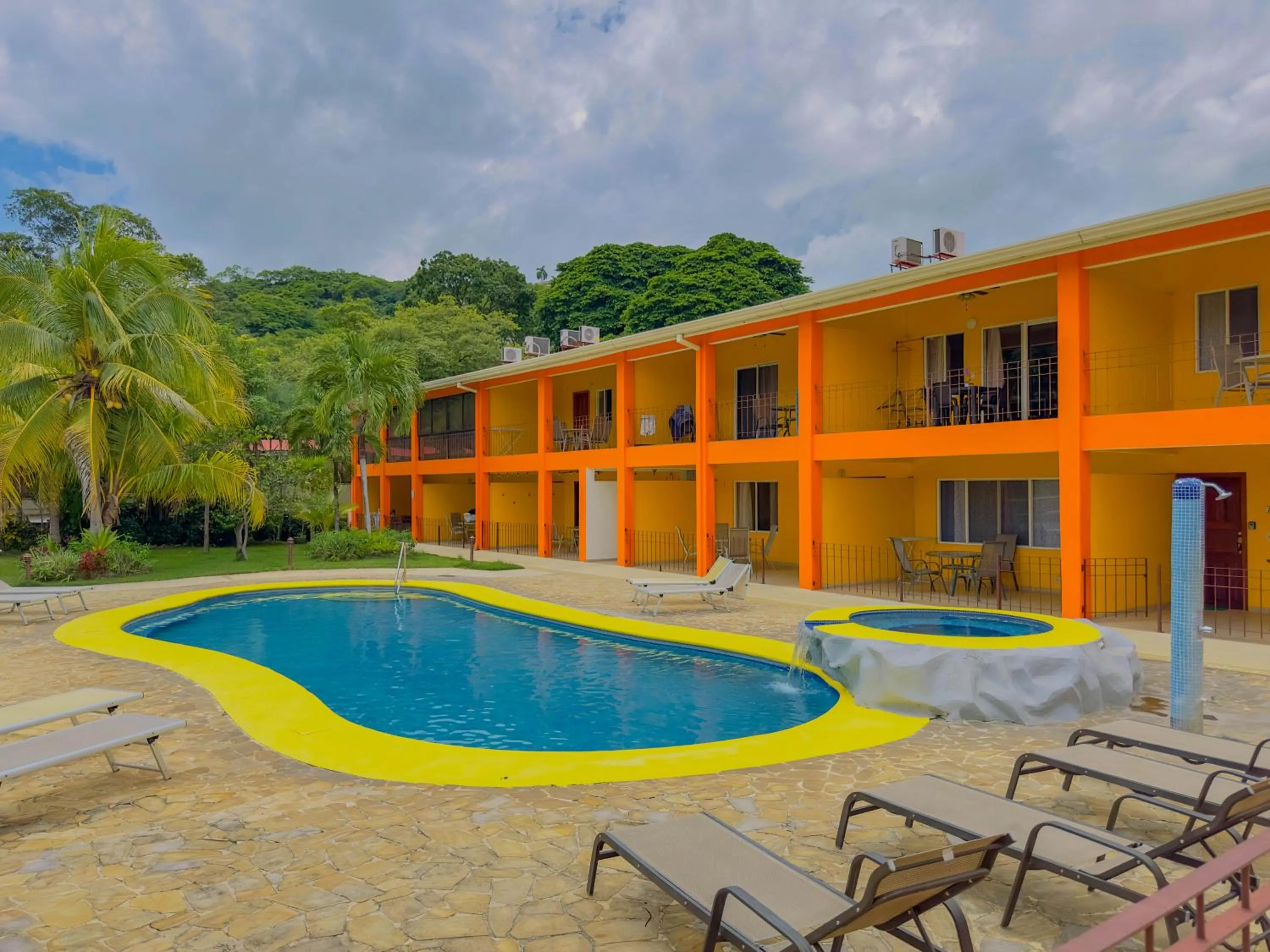 Property building in Hermosa Paradise