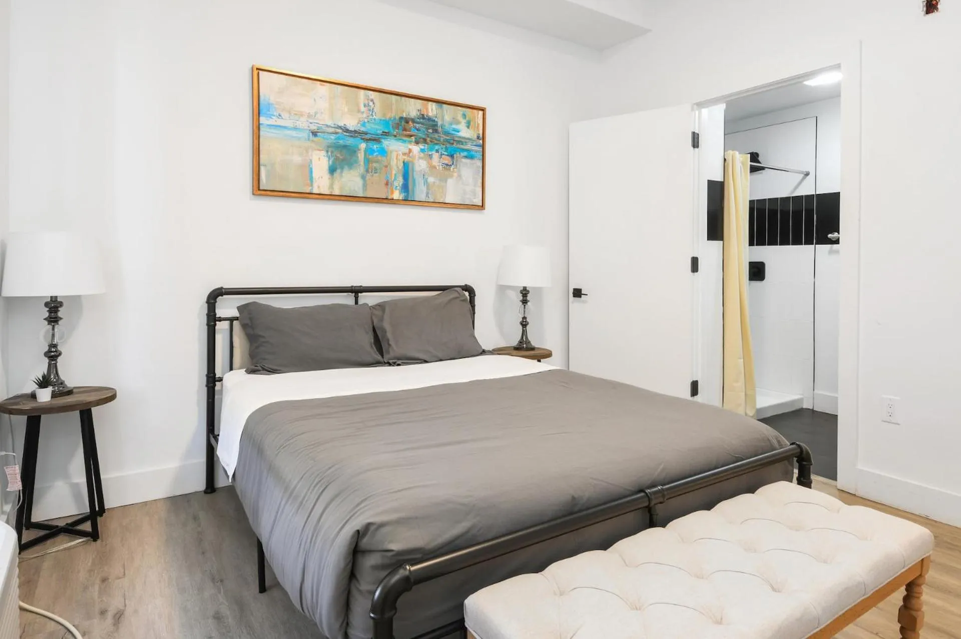 Bed in Luxury Apartments - Newark Int Airport - Evonify Stays