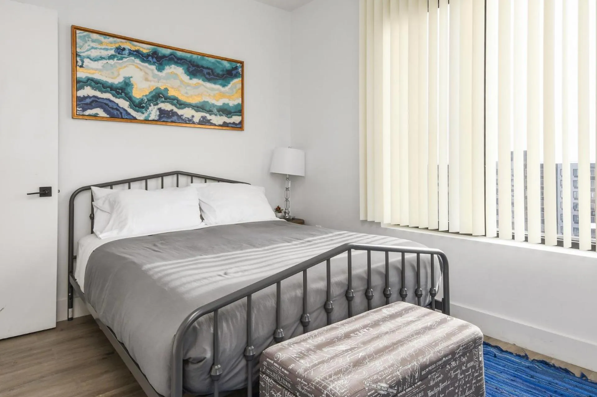 Bed in Luxury Apartments - Newark Int Airport - Evonify Stays