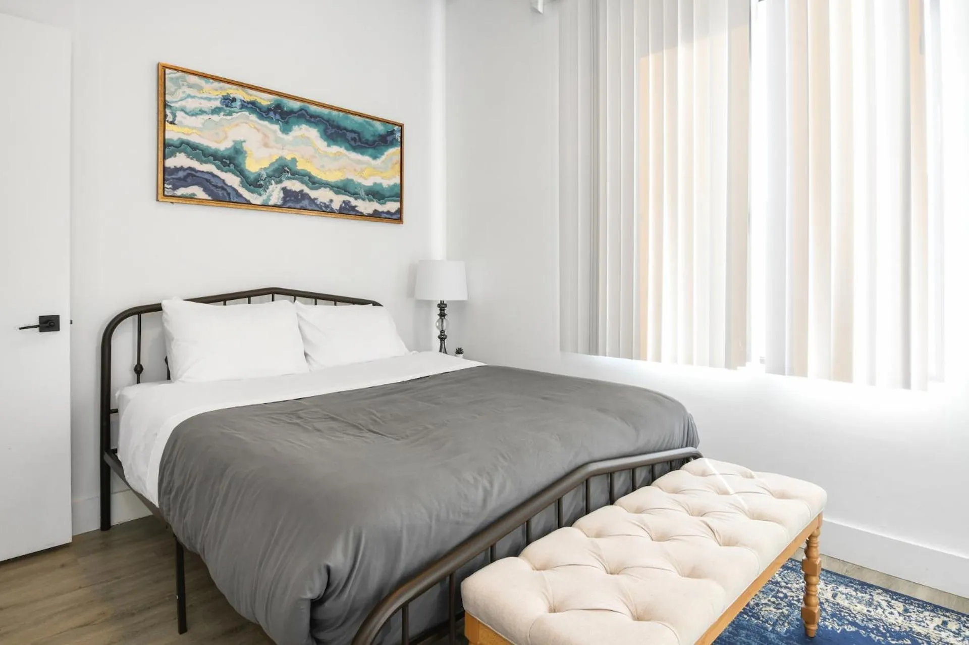 Bed in Luxury Apartments - Newark Int Airport - Evonify Stays