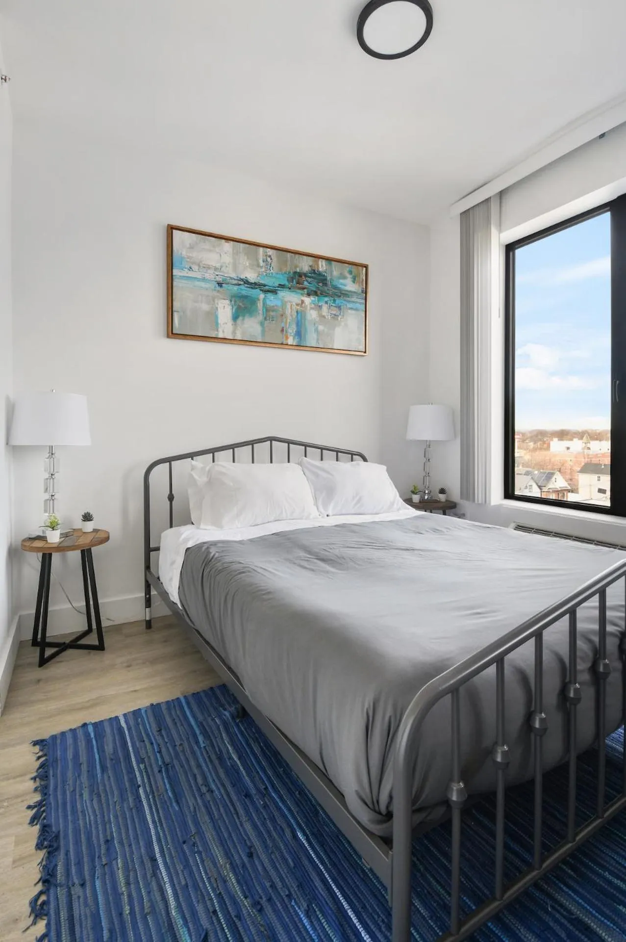 Bed in Luxury Apartments - Newark Int Airport - Evonify Stays