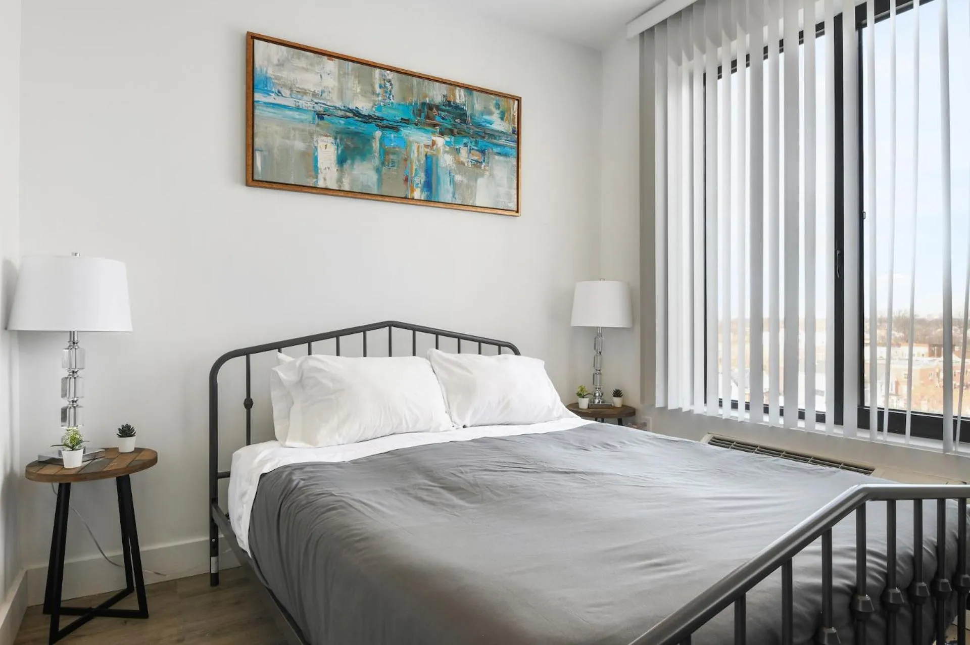 Bed in Luxury Apartments - Newark Int Airport - Evonify Stays