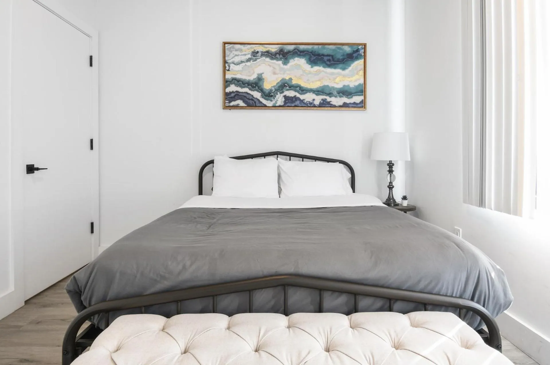 Bed in Luxury Apartments - Newark Int Airport - Evonify Stays