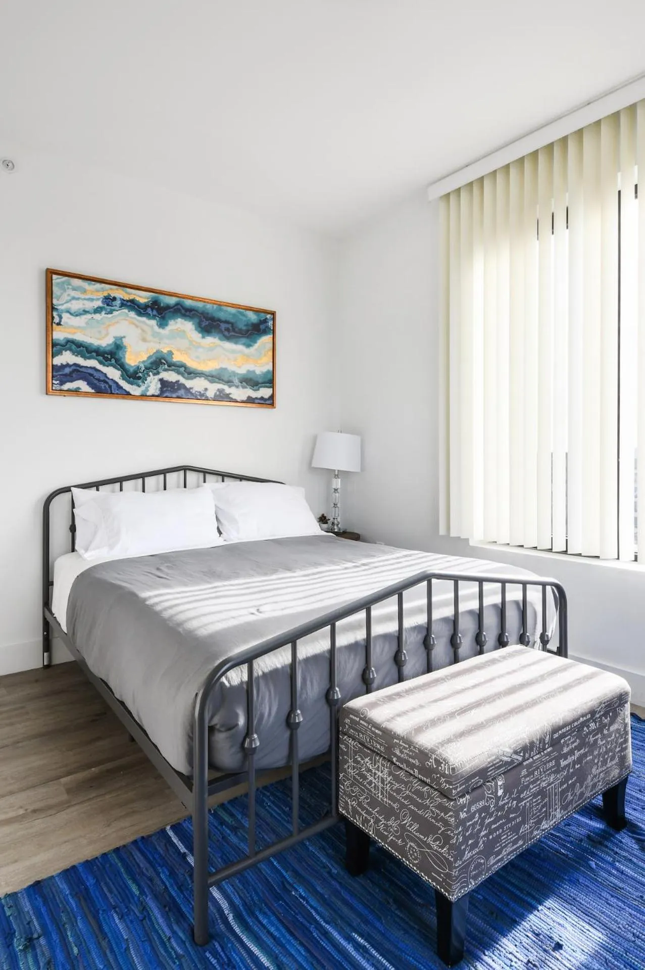 Bed in Luxury Apartments - Newark Int Airport - Evonify Stays